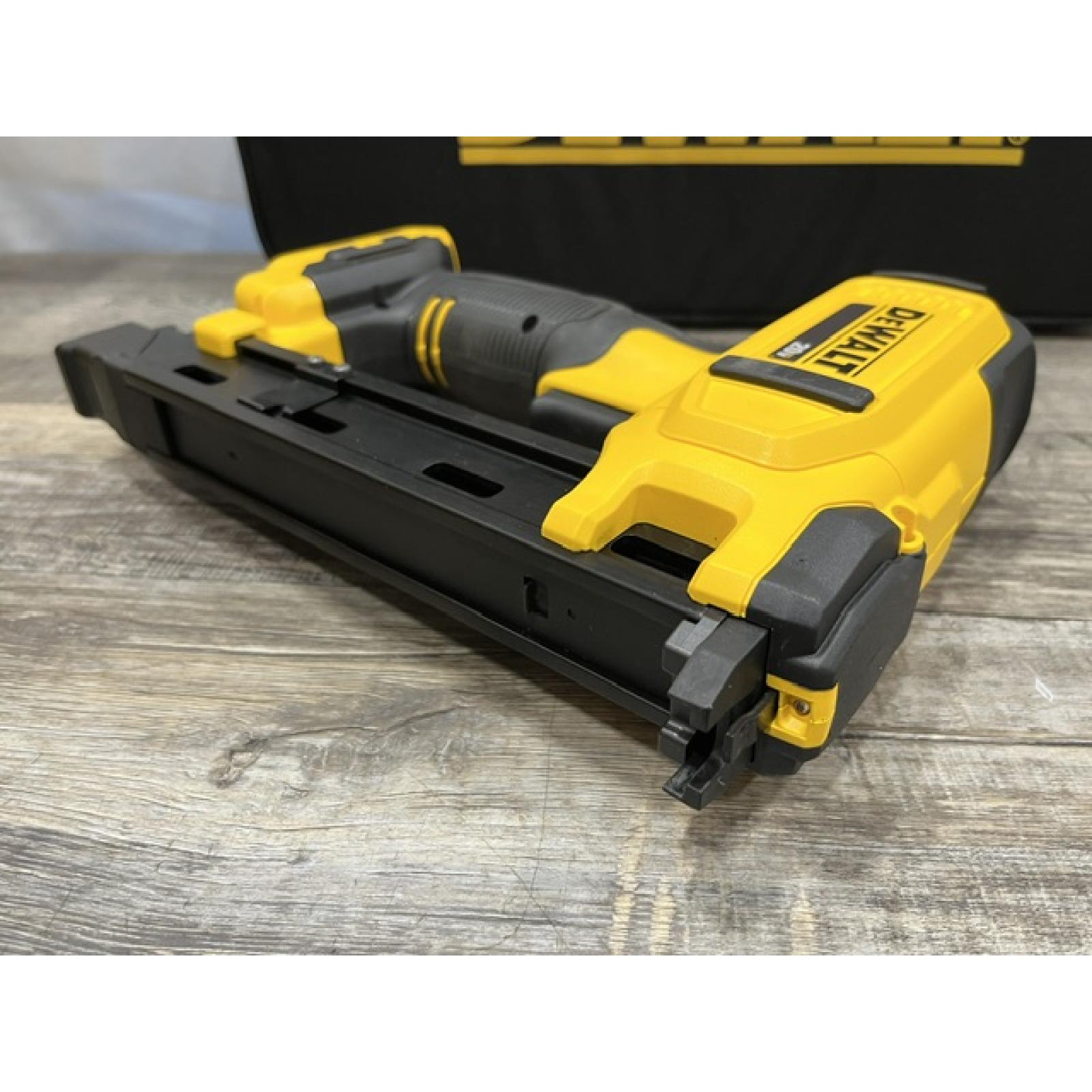 AS-IS DEWALT 20V MAX Lithium-Ion Cordless Cable Stapler Kit