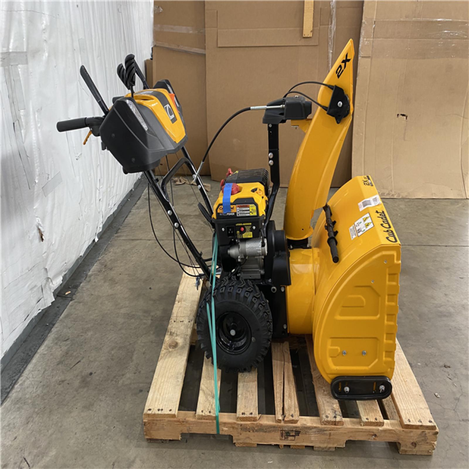 Houston Location - AS-IS Cub Cadet 2x 26'' in Snow Blower