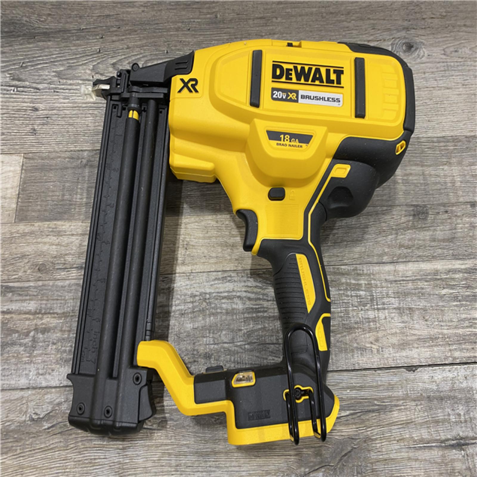 AS-IS DEWALT 20V MAX XR 18 Gauge Brad Nailer Kit