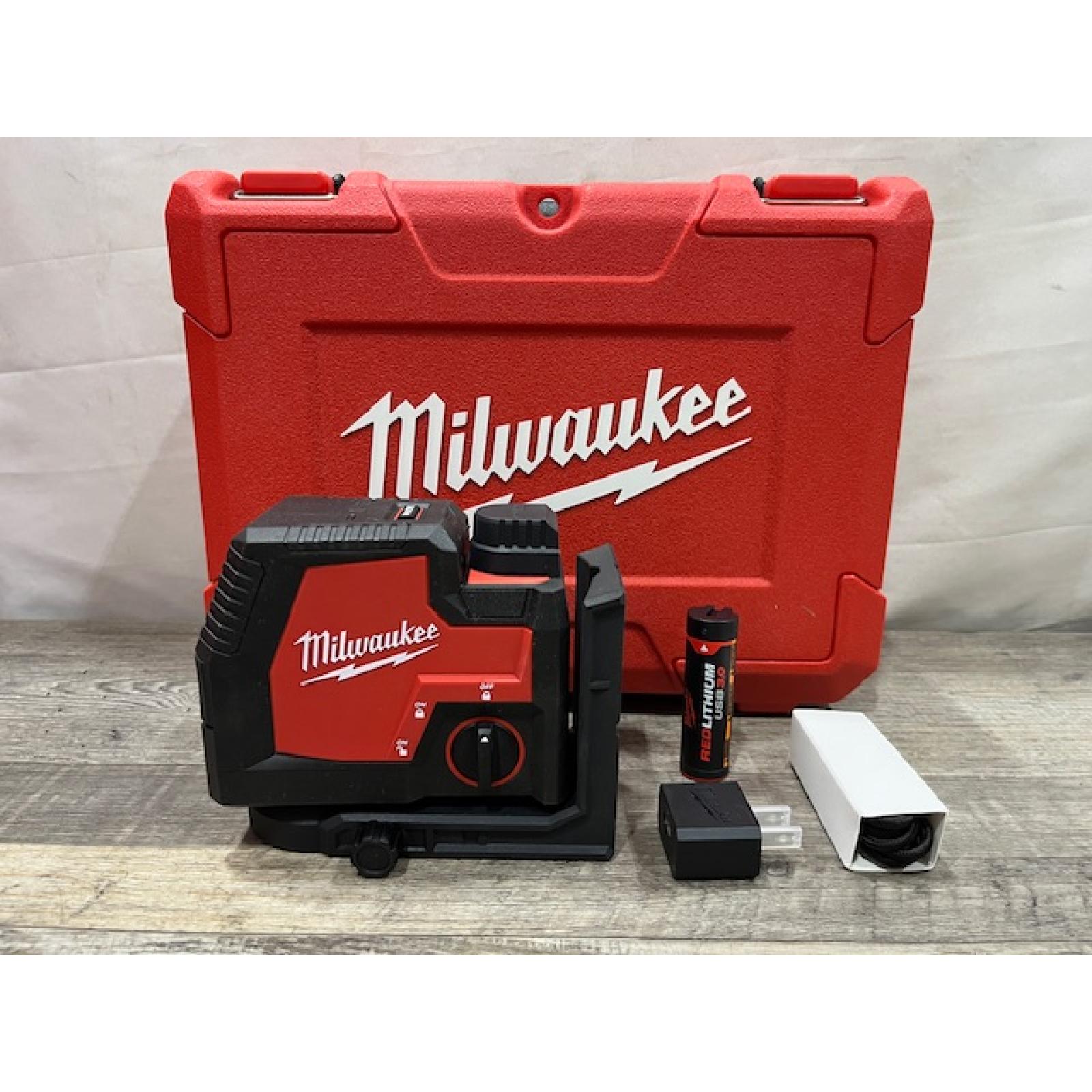 AS-IS Milwaukee 100 ft. REDLITHIUM Lithium-Ion USB Green Rechargeable Cross Line Laser Level with Charger