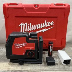 AS-IS Milwaukee 100 ft. REDLITHIUM Lithium-Ion USB Green Rechargeable Cross Line Laser Level with Charger