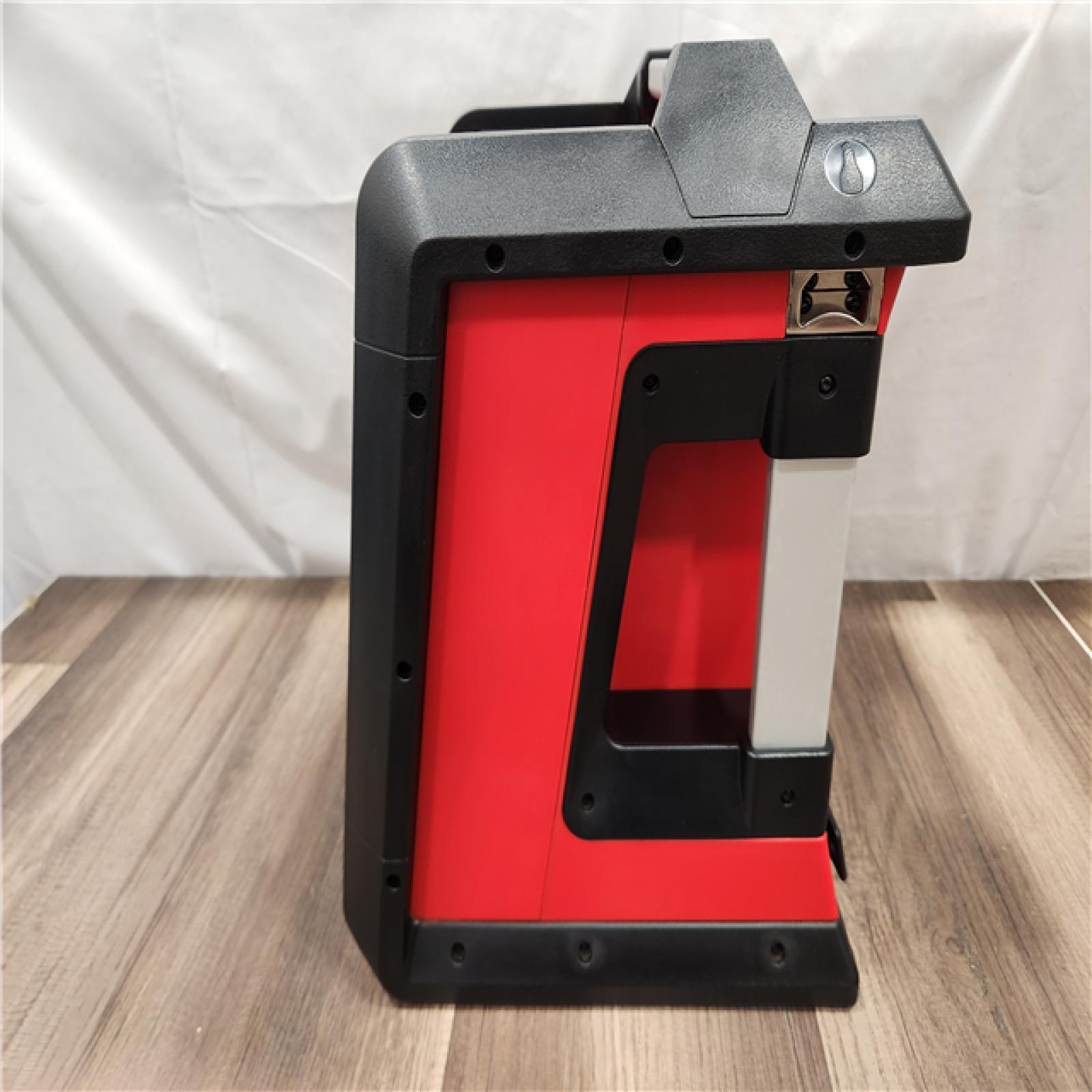 AS-IS- Milwaukee M18 Lithium-Ion Cordless Jobsite Radio/Charger