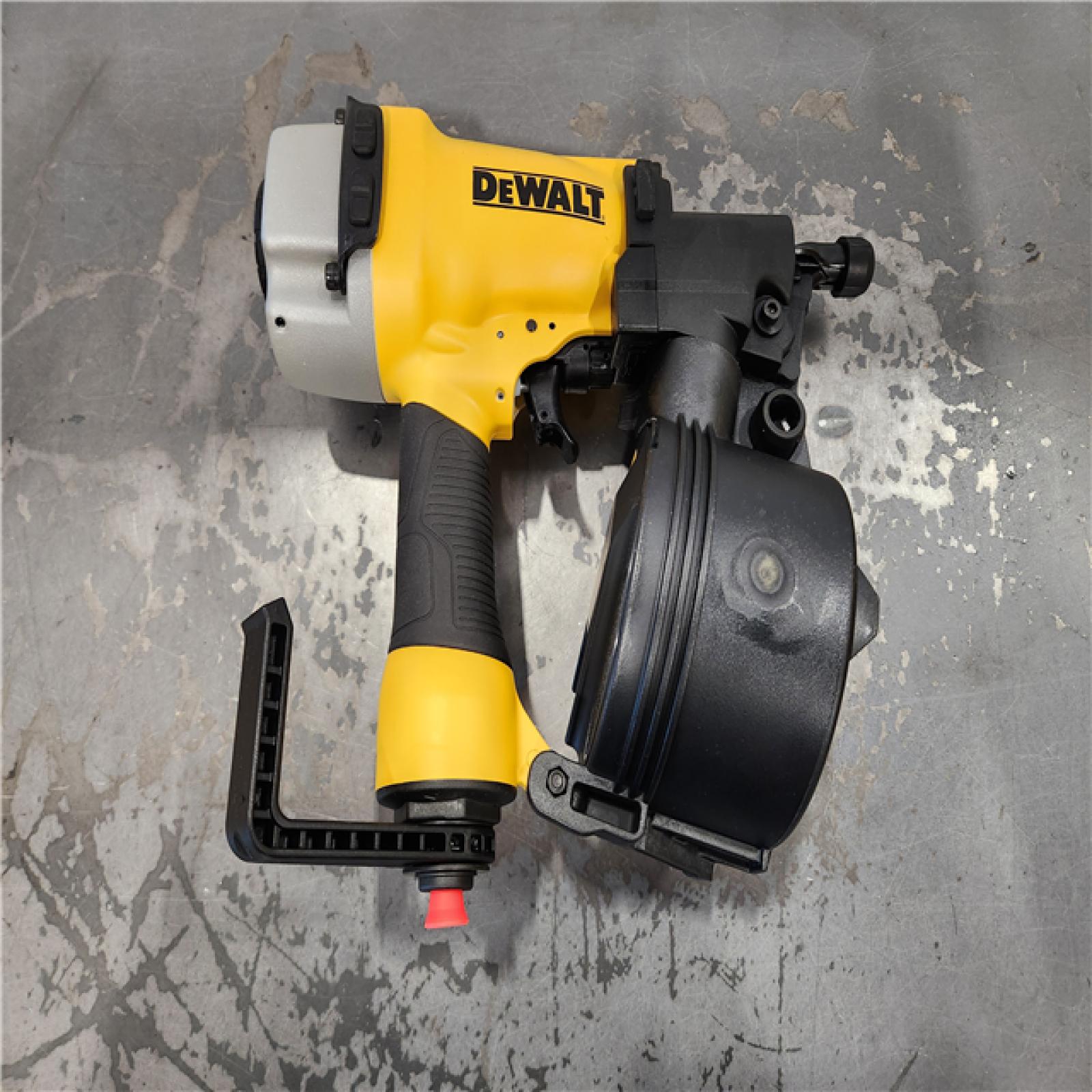 AS-IS- DEWALT DW66C-1 2-1/2 Inch 15 Degree Coil Siding and Fencing Nailer