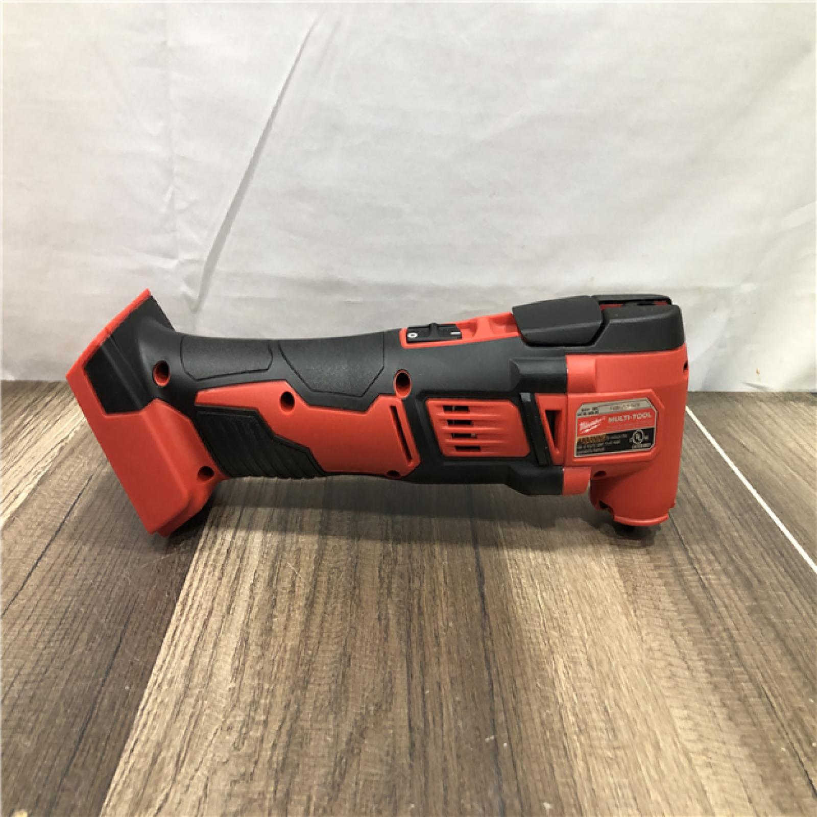 AS-IS Milwaukee M18 18V Lithium-Ion Cordless Oscillating Multi-Tool Kit