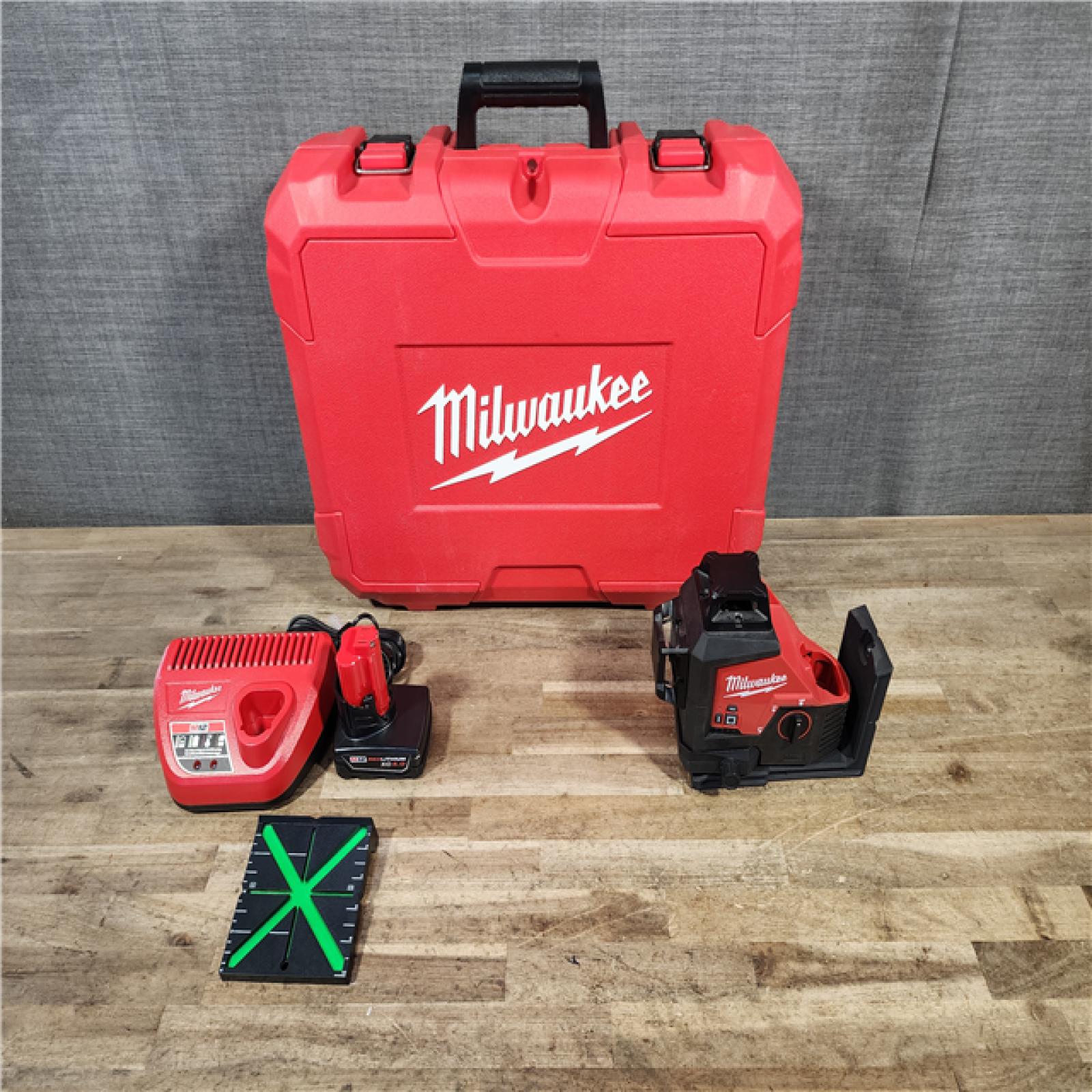 HOUSTON LOCATION - AS-IS Milwaukee 12-Volt Lithium-Ion Cordless Green 250 ft. 3-Plane Laser Level Kit