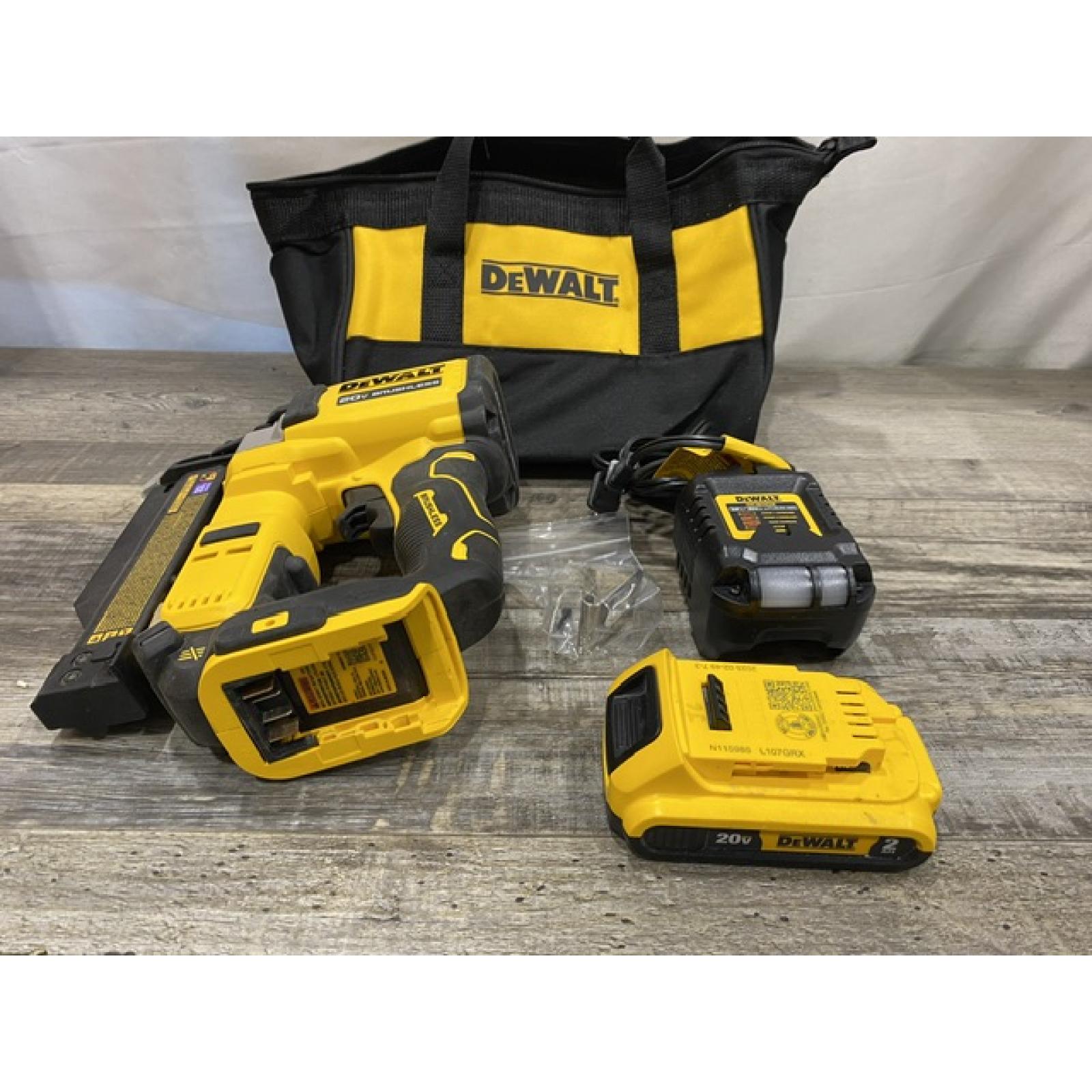 AS-IS DEWALT ATOMIC 20V MAX Lithium Ion Cordless 23 Gauge Pin Nailer Kit