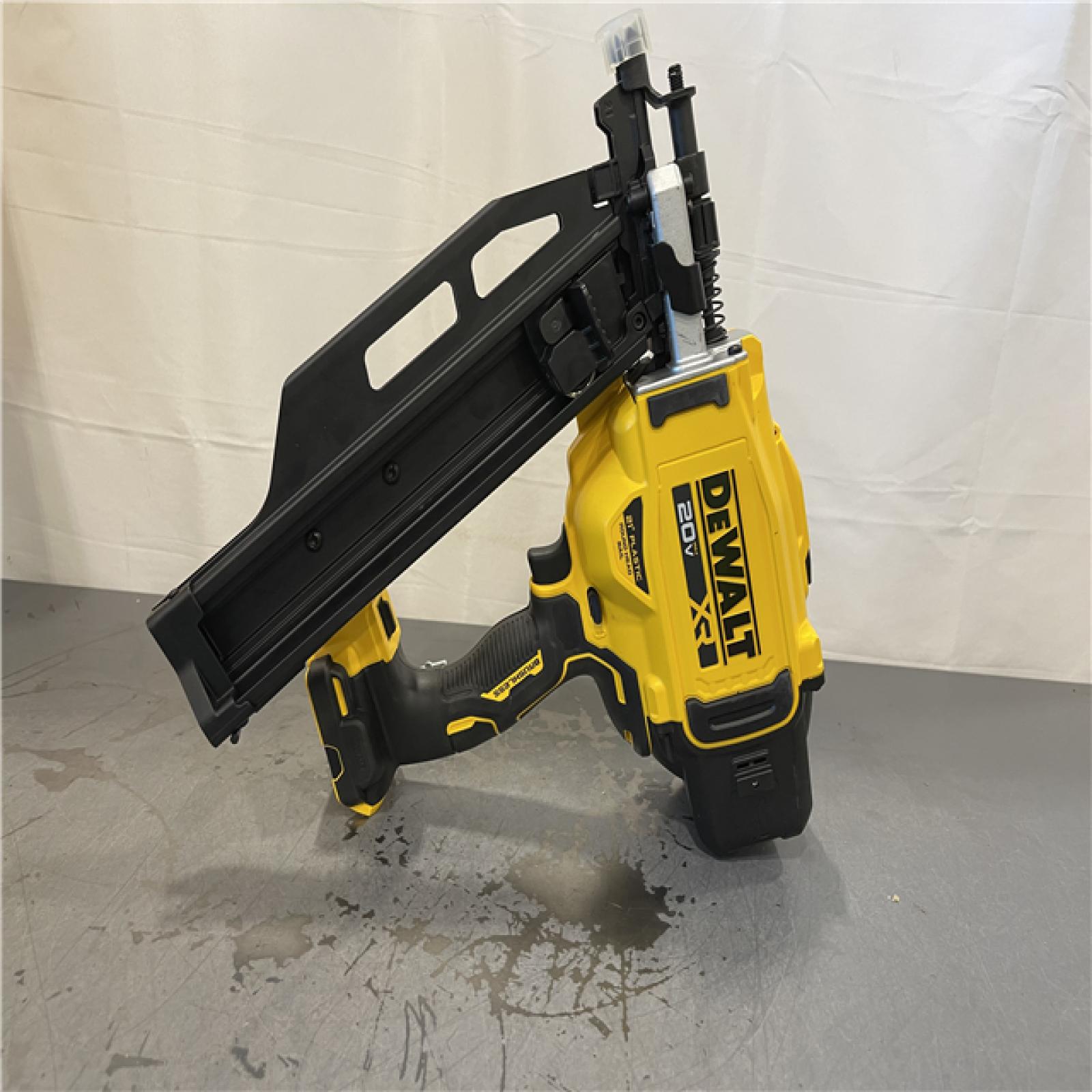 AS-IS - DEWALT 20-Volt 21° Cordless Framing Nailer