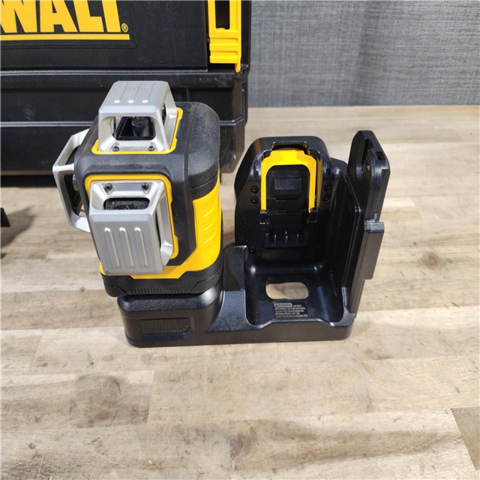 HOUSTON LOCATION - AS-IS DeWalt 12V/20V MAX Self-Leveling Cross Line 3 X 360 Laser Level (Tool-Only)