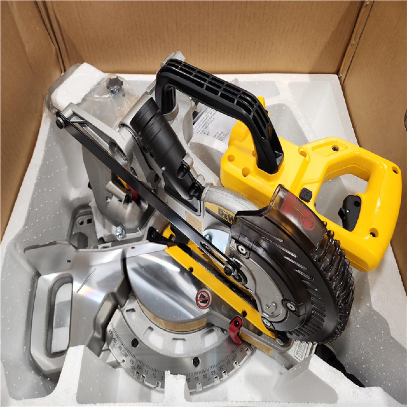 NEW- DEWALT  20V MAX Cordless 7-1/4 in. Sliding Miter Saw with (1) 20V Battery 4.0Ah