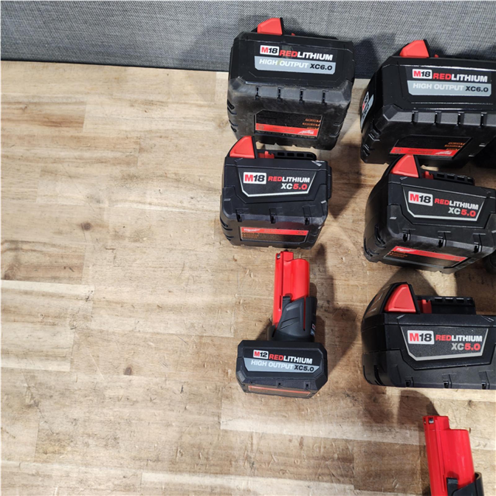 HOUSTON LOCATION - AS - IS MILWAUKEE BATTERY PACK QTY - 10