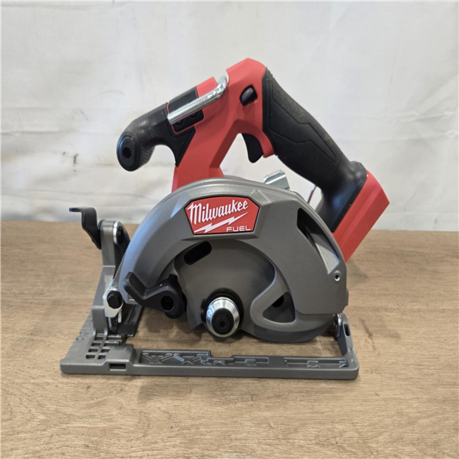 AS-IS Milwaukee 3697-25 M18 Fuel 18 V 5 Amps Cordless 5-Tool Kit