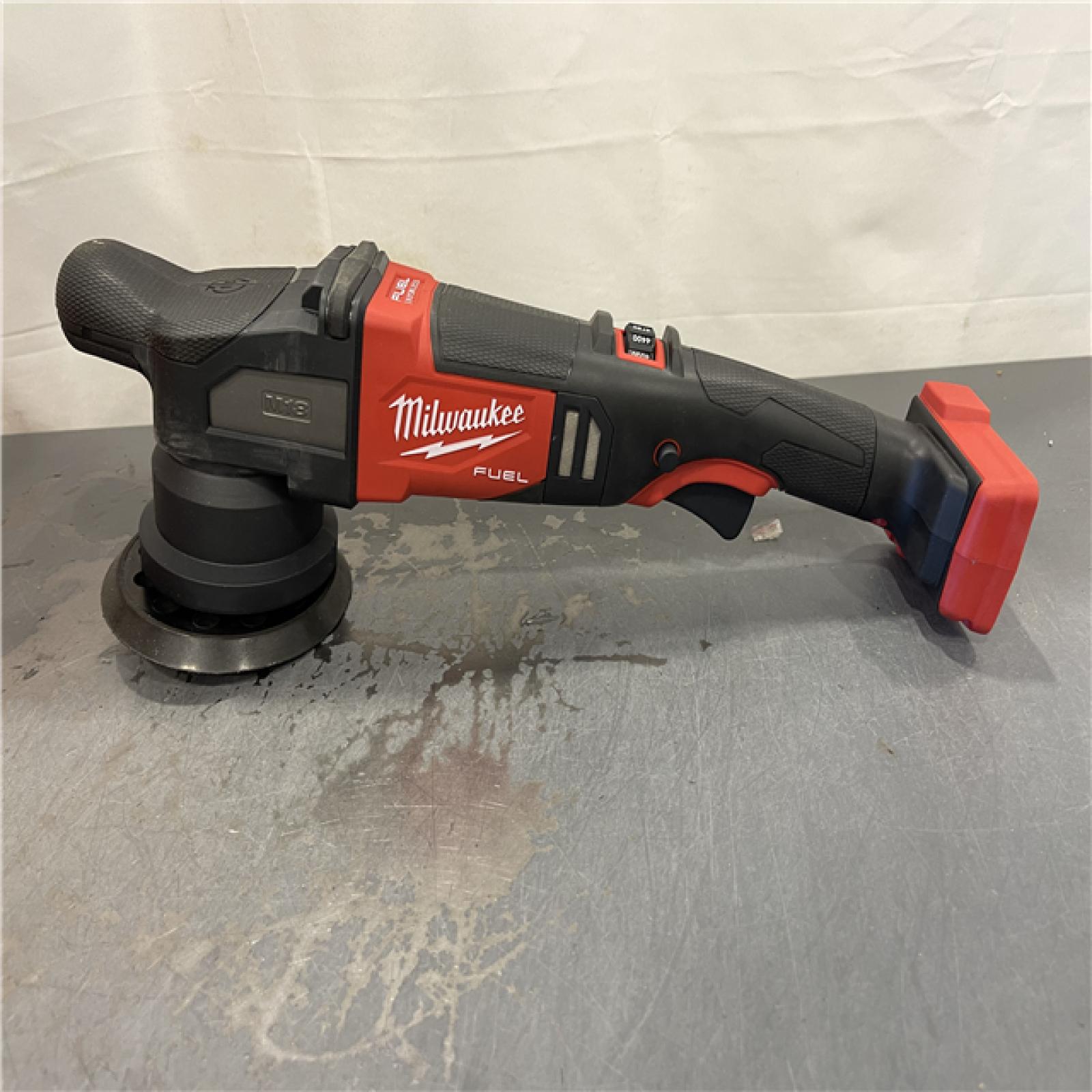 AS-IS - Milwaukee M18 FUEL18V Lithium-Ion Brushless Cordless 15MM DA Polisher