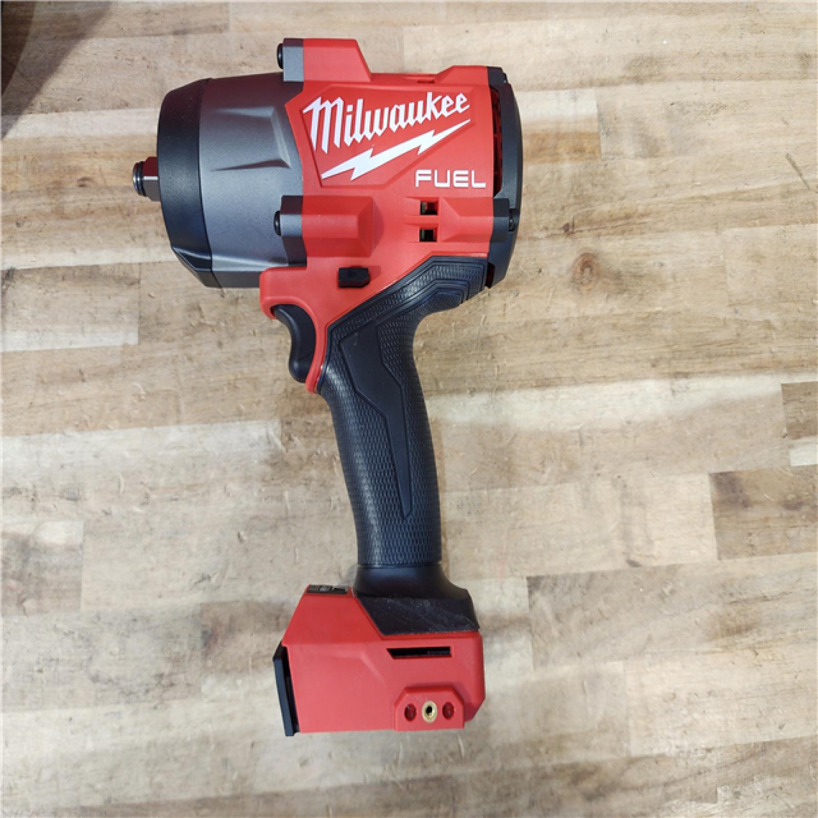 HOUSTON LOCATION - AS-IS (APPEARS LIKE NEW) Milwaukee FUEL 18V Lithium-Ion Brushless Cordless 1/2 in. Impact Wrench w/Friction Ring Kit
