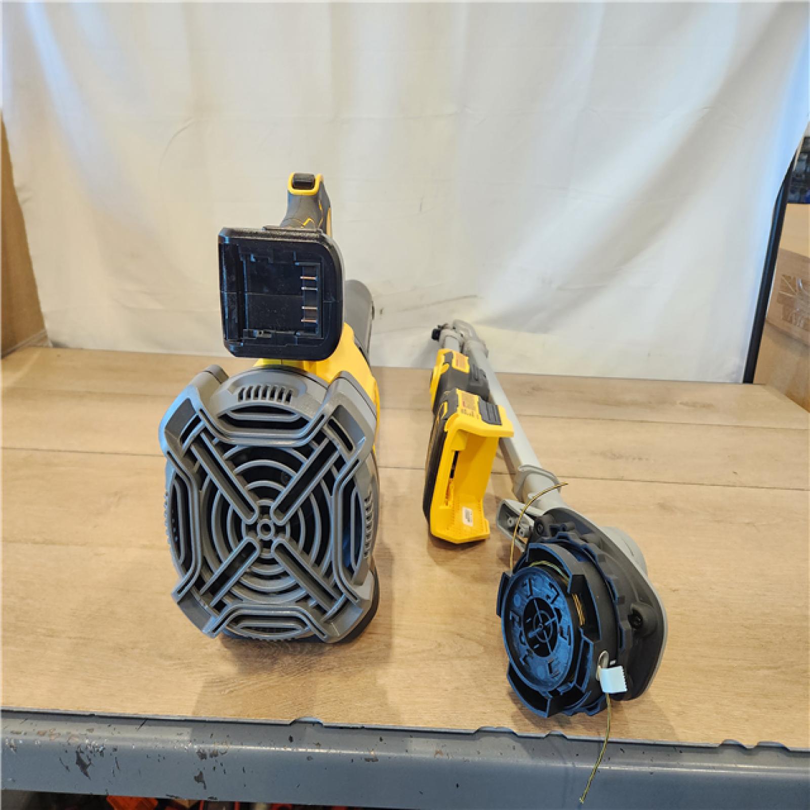 AS-IS- DEWALT 20V MAX Cordless Battery Powered String Trimmer & Blower Combo Kit with (1) 4 Ah Battery & Charger