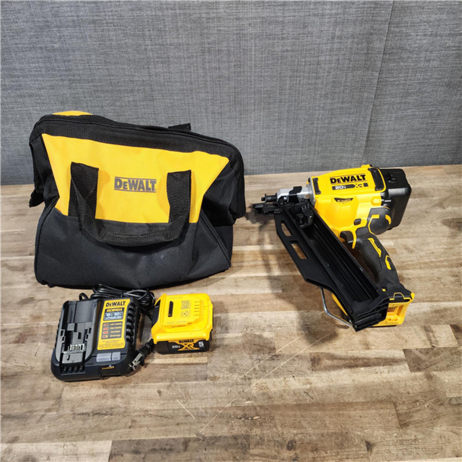 HOUSTON LOCATION - AS-IS DEWALT 20-Volt 21° Cordless Framing Nailer W/ BATTERY & CHARGER