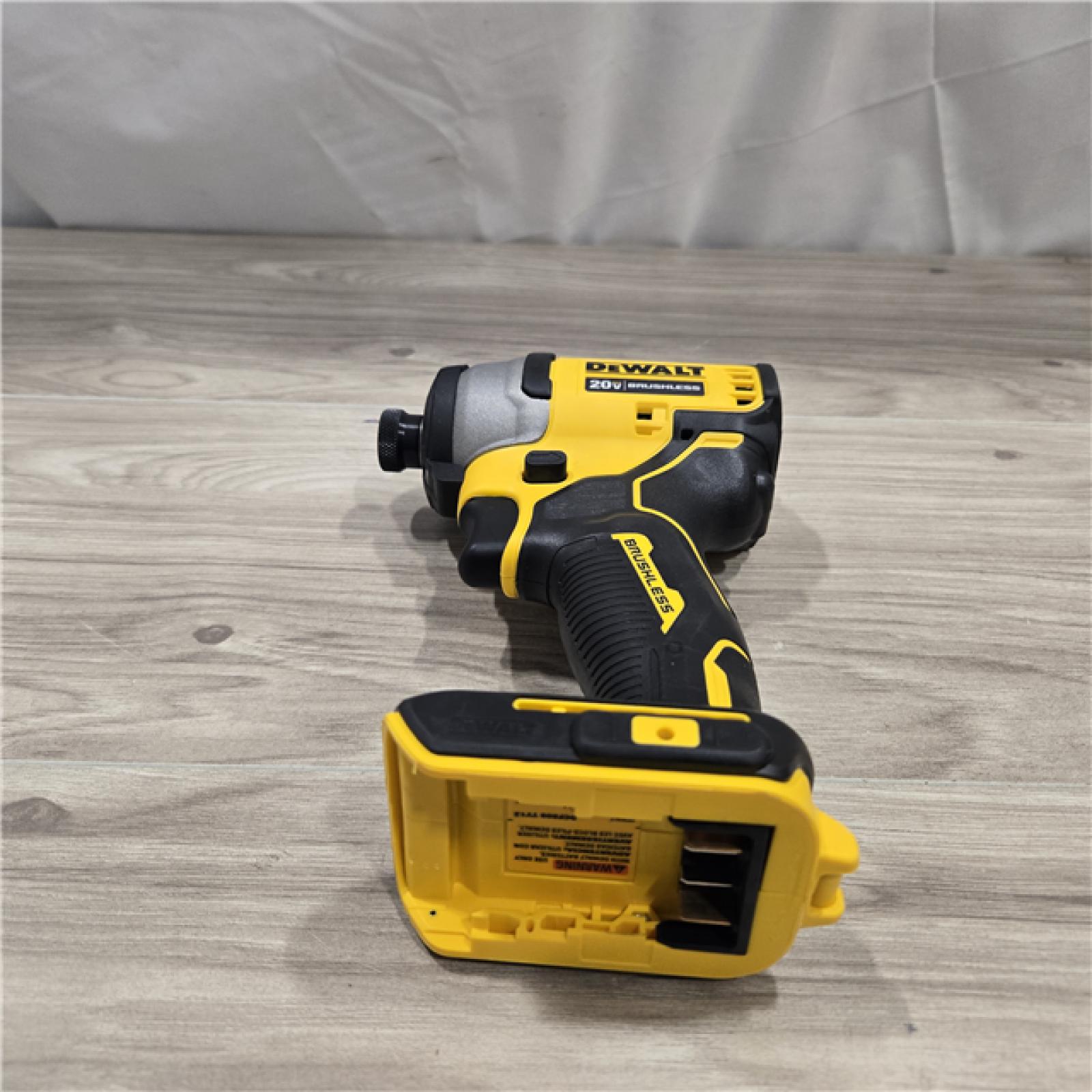 AS-IS DeWalt 20V MAX ATOMIC 1/4 in. Cordless 3-Speed Impact Driver Kit