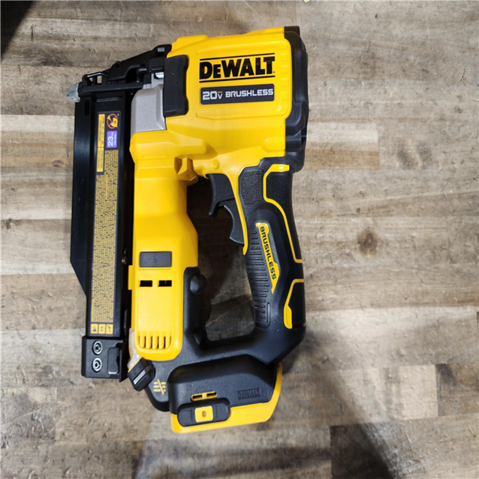 HOUSTON LOCATION - AS-IS DEWALT ATOMIC 20V MAX Lithium Ion Cordless 23 Gauge Pin Nailer Kit