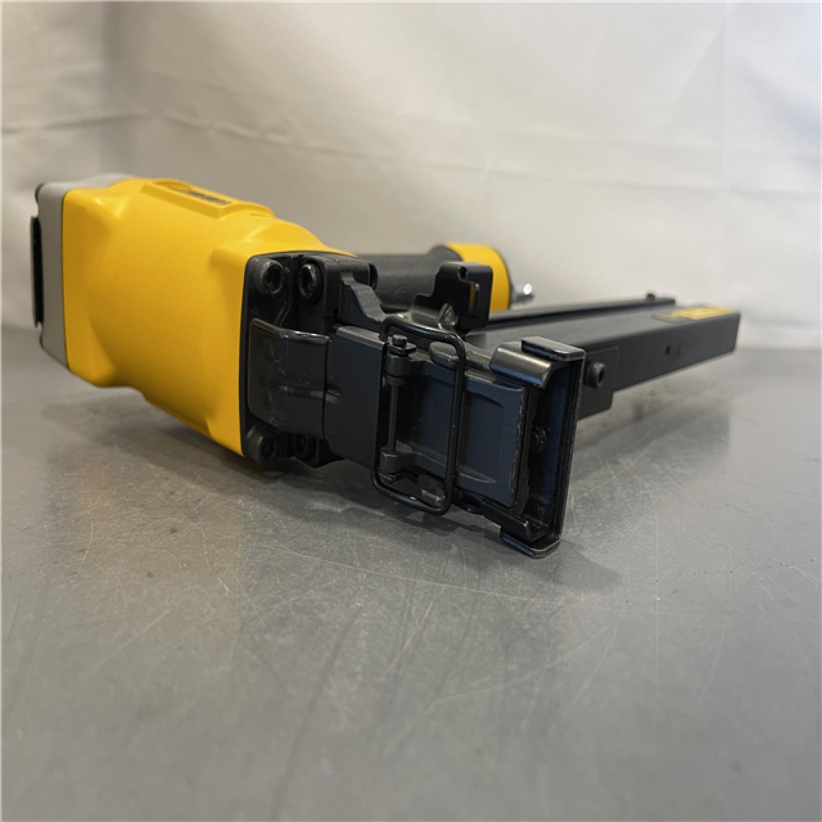 AS-IS - DeWalt 16 Gauge 1 Crown 2 Lathing Stapler