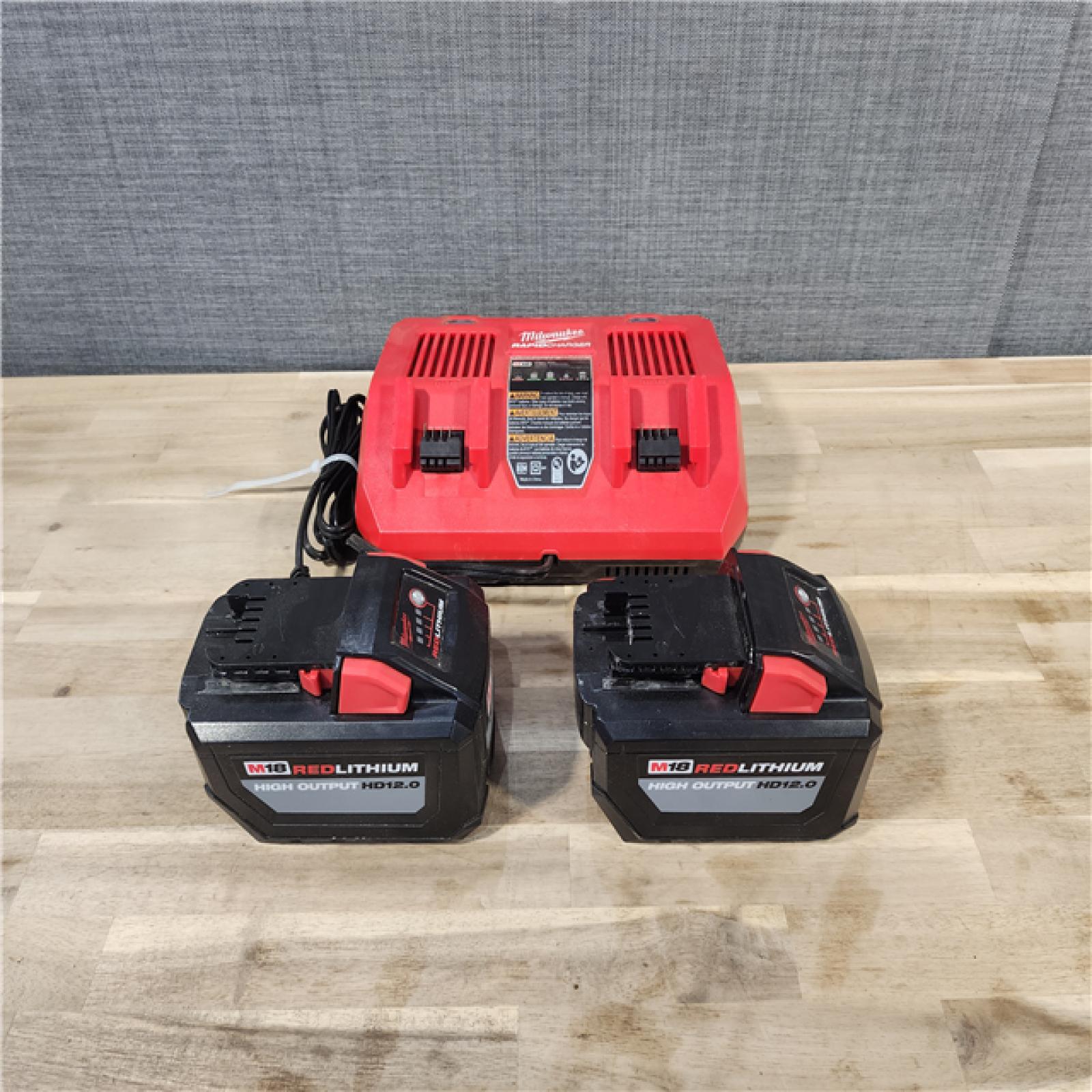 HOUSTON LOCATION - AS-IS Milwaukee M18 FUEL Brushless Cordless 21 in. Walk Behind Dual Battery Self-Propelled Mower Kit W/ (2) HD12.0 BATTERY & RAPID CHARGER