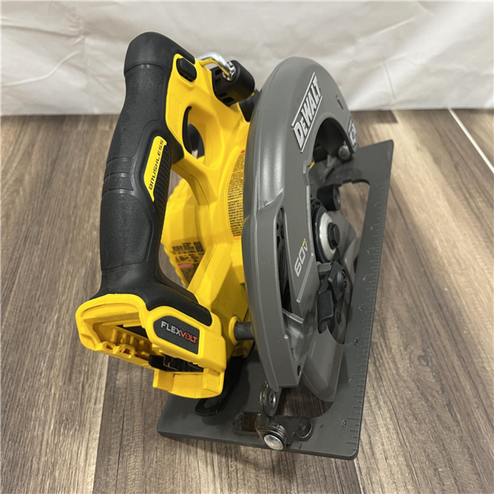 AS-IS DeWALT Flexvolt Max 7-1/4  60V Brushless Circular Saw DCS578B