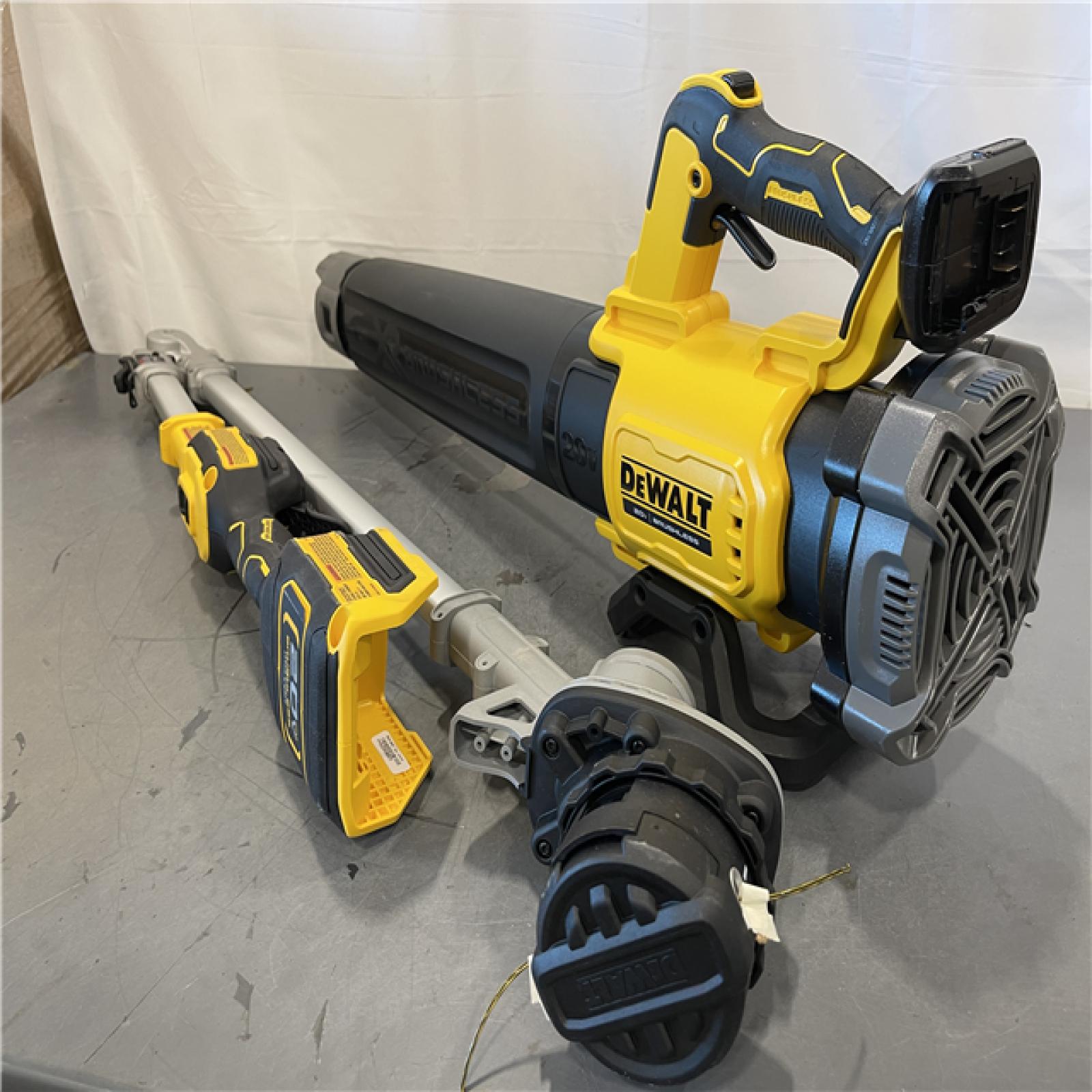 AS-IS - DEWALT 20V MAX Cordless Battery Powered String Trimmer & Blower Combo Kit