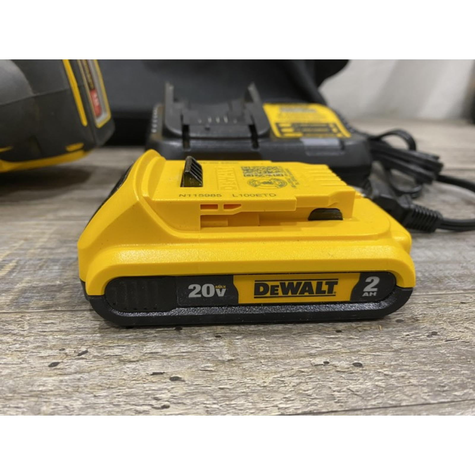 AS-IS DEWALT 20V MAX XR Lithium-Ion Cordless 18-Gauge Narrow Crown Stapler Kit
