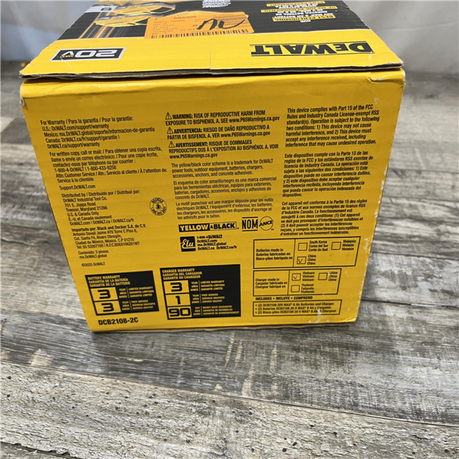 NEW DEWALT 20V MAX XR Lithium-Ion Battery and Charger Kit