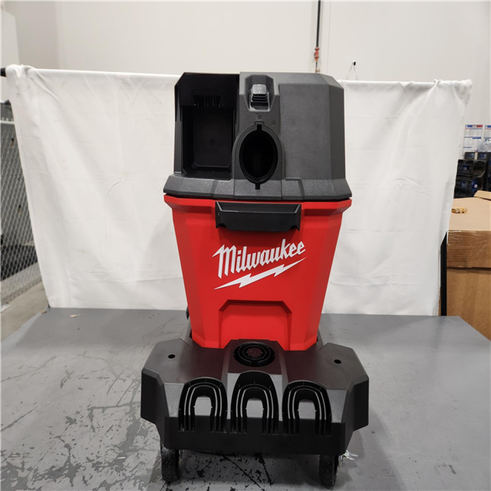 AS-IS- Milwaukee 0910-20 M18 FUEL 6 Gallon Wet/Dry Vacuum (Bare Tool)