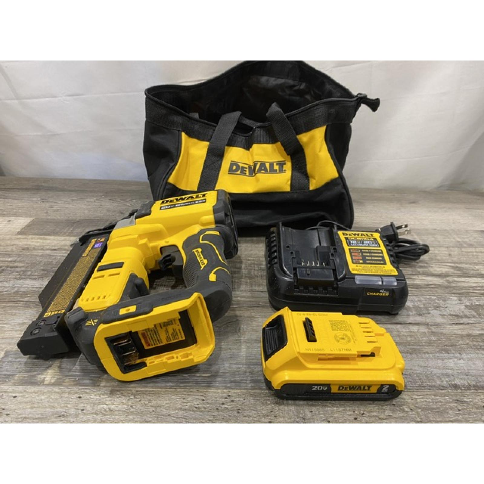 AS-IS DEWALT ATOMIC 20V MAX Lithium Ion Cordless 23 Gauge Pin Nailer Kit