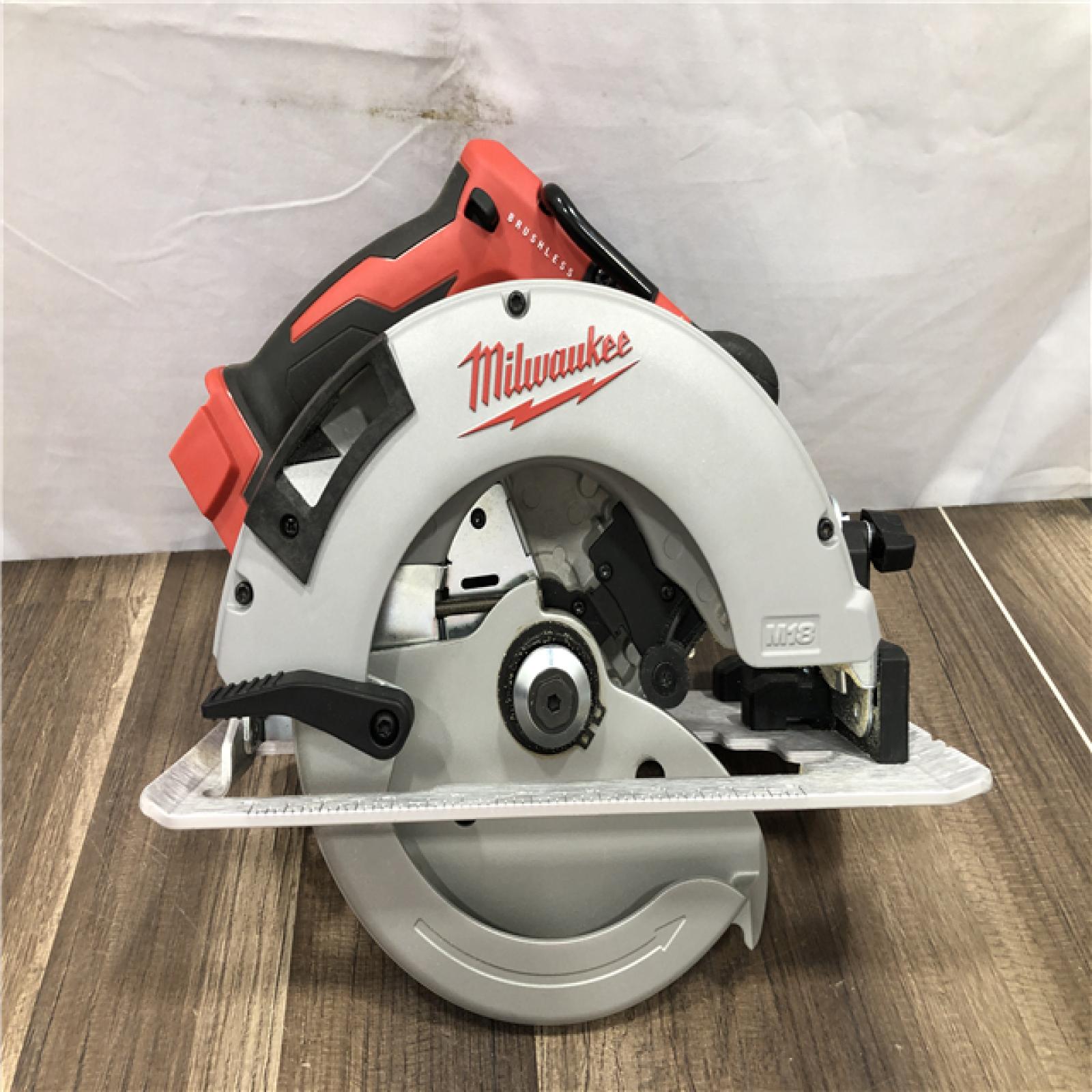 AS-IS Milwaukee 18V Lithium-Ion Brushless Cordless 7-1/4 in. Circular Saw (Tool-Only)