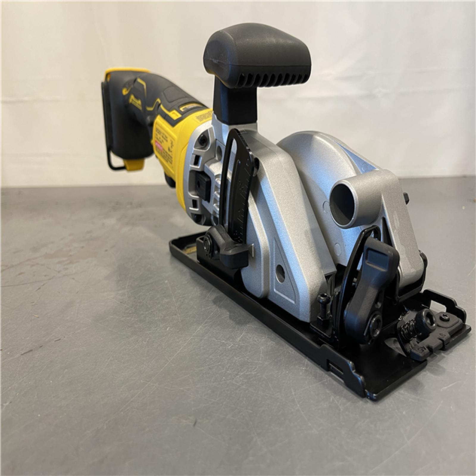 AS-IS - DEWALT ATOMIC 20V MAX Cordless Brushless 4-1/2 in. Circular Saw