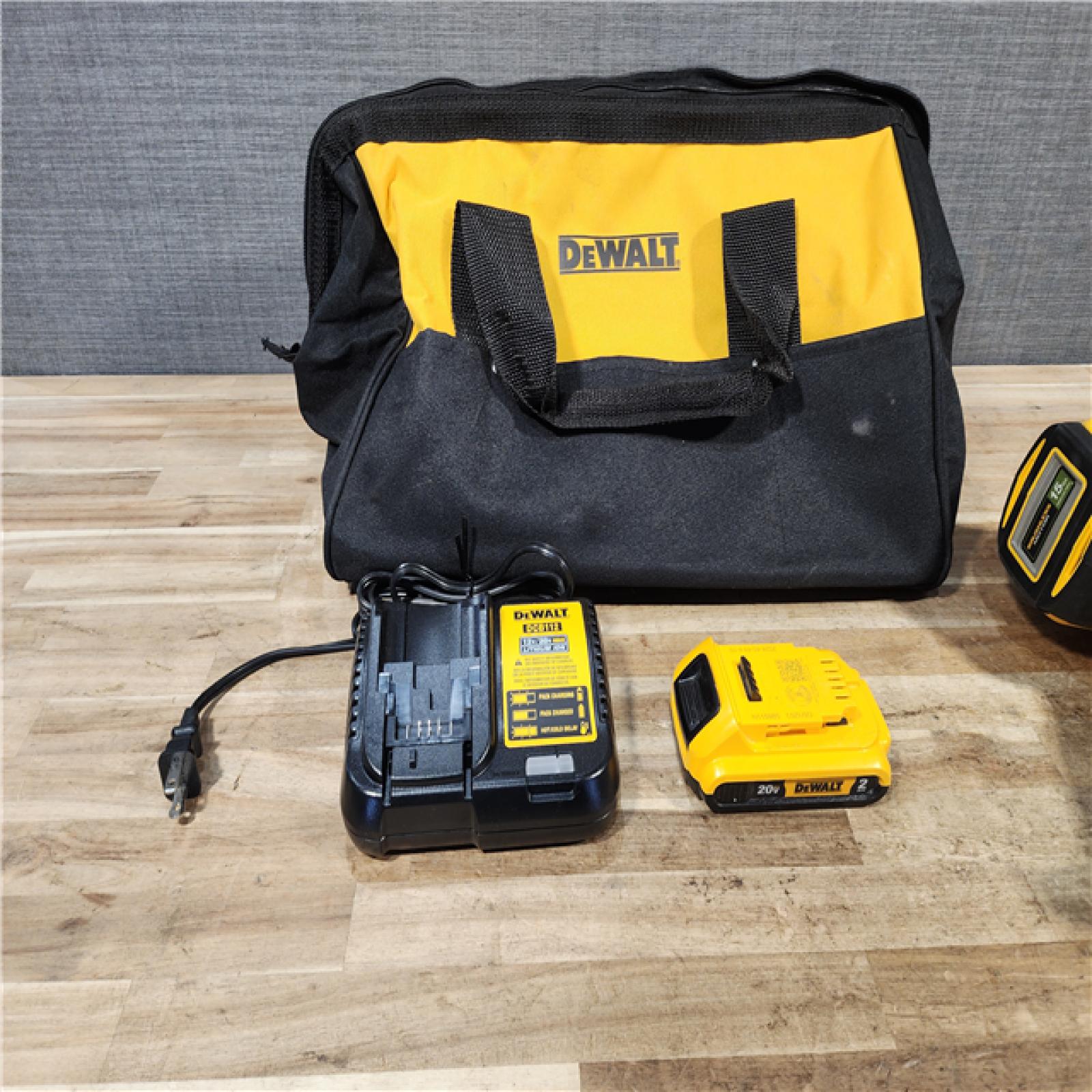 HOUSTON LOCATION - AS - IS DEWALT 20V MAX XR Lithium-Ion Cordless 2-1/2 in. 15-Gauge Finish Nailer Kit