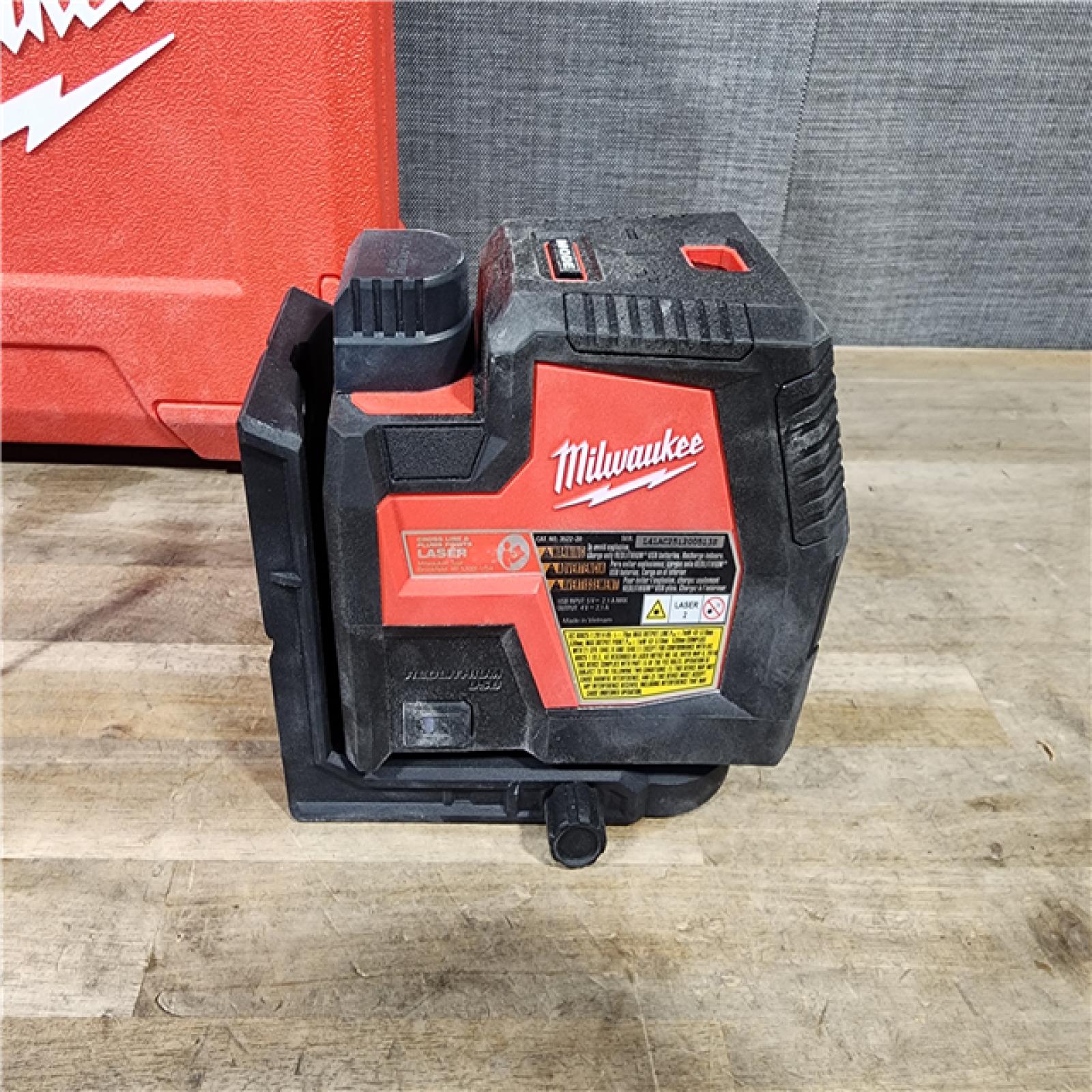 HOUSTON LOCATION - AS-IS Milwaukee-3522-21 Green Beam Laser Cross Line Plumb Point Rechargeable USB Kit