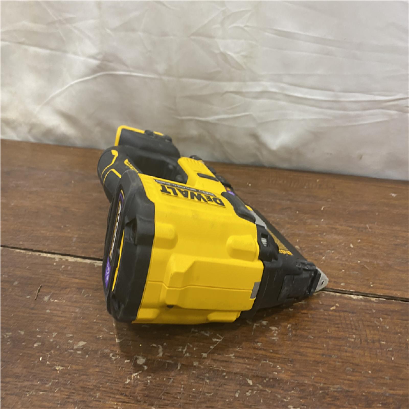 AS-IS DEWALT ATOMIC 20V MAX Lithium Ion Cordless 23 Gauge Pin Nailer Kit with 3.0Ah Battery and Charger