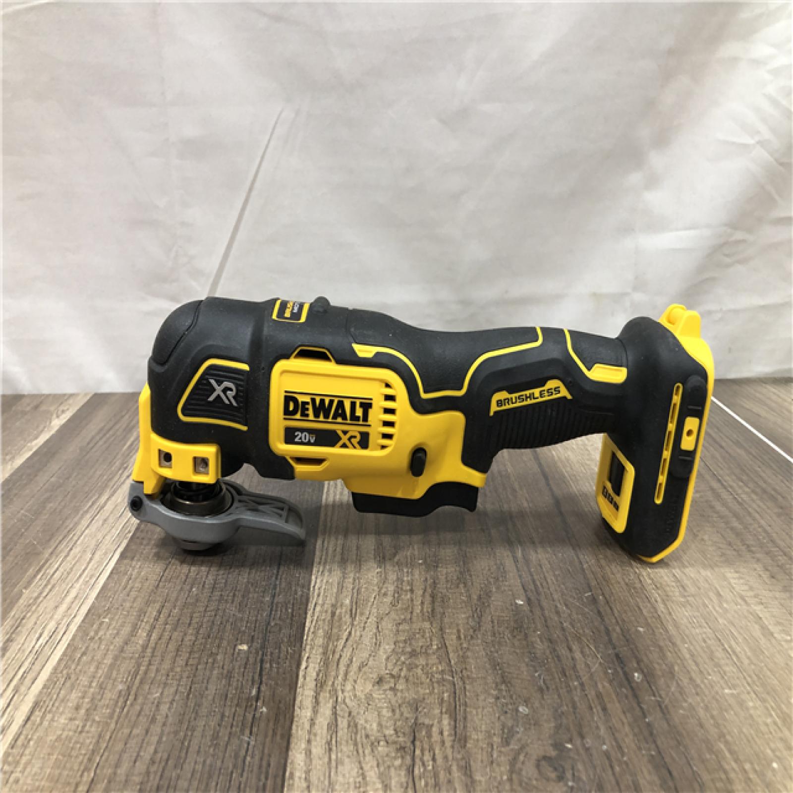 AS-IS DEWALT 20V MAX XR Cordless Brushless 3-Speed Oscillating Multi Tool Kit