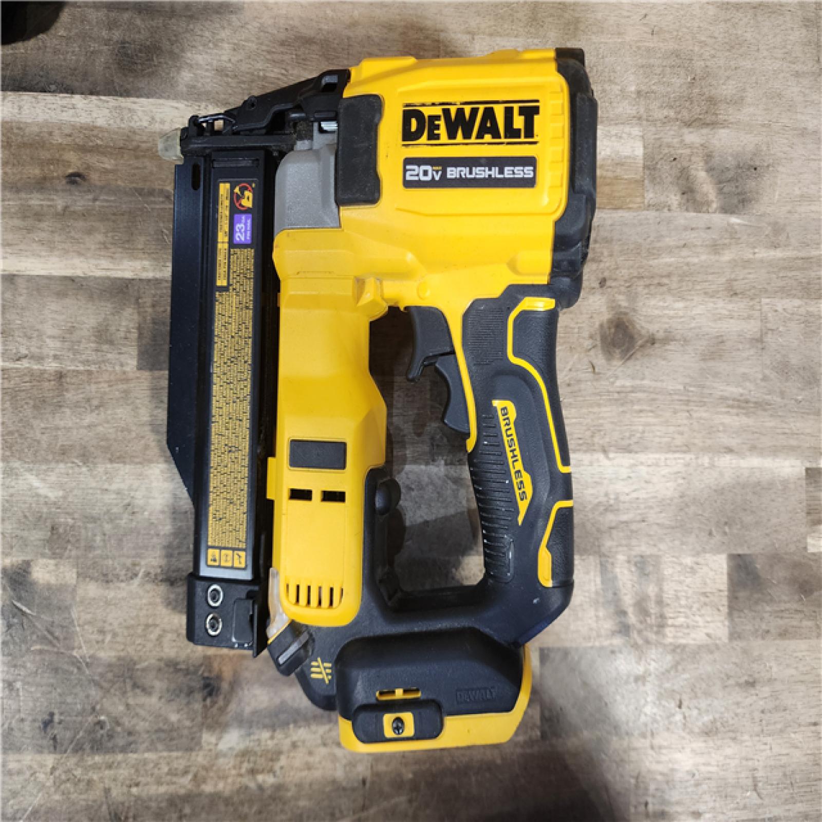 HOUSTON LOCATION - AS-IS DEWALT ATOMIC 20V MAX Lithium Ion Cordless 23 Gauge Pin Nailer Kit with 2.0Ah Battery and Charger