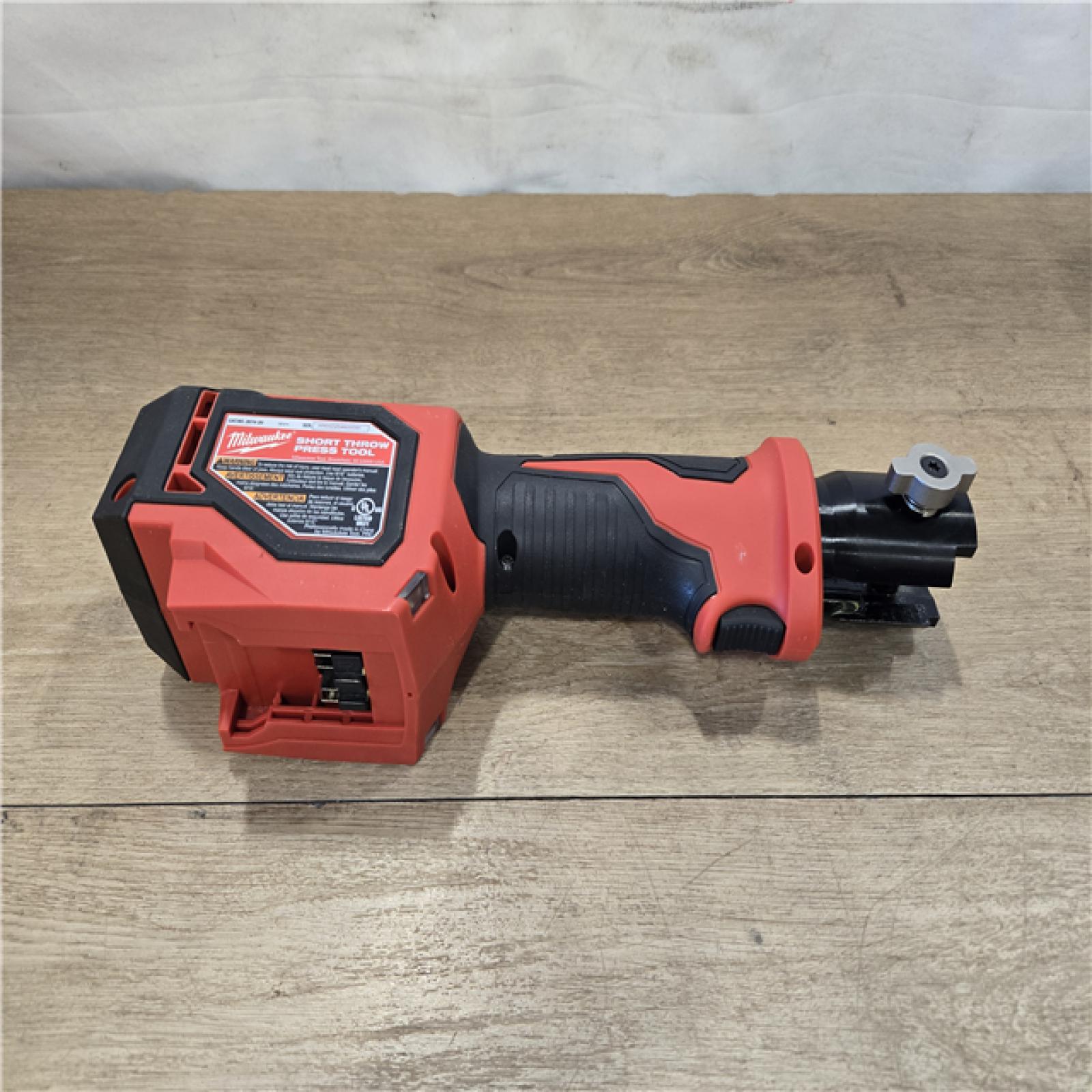 AS-IS Milwaukee M18 18V Cordless Short Throw PEX Press Tool Kit