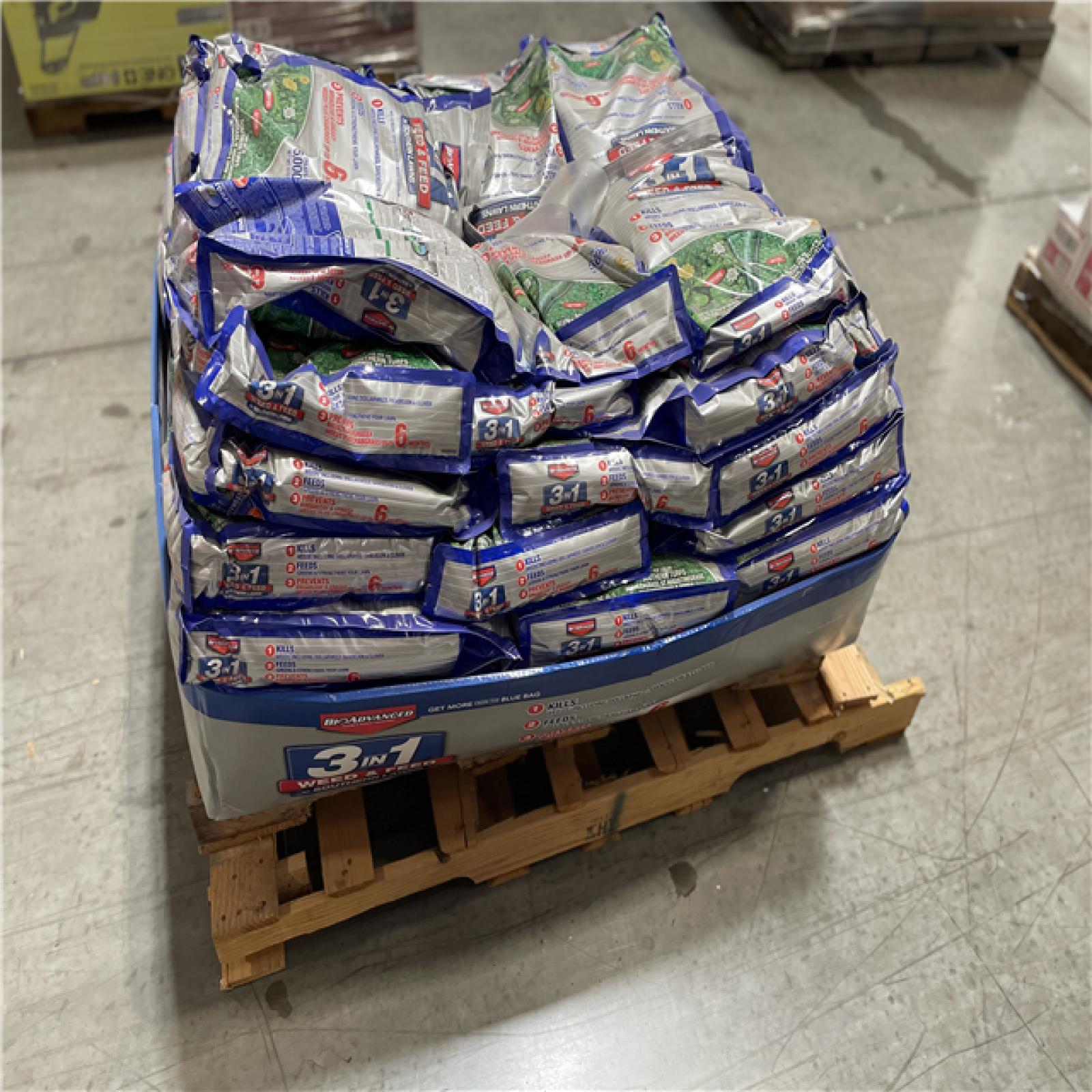 DALLAS LOCATION- Bayer BIOADVANCED 3-in-1 Weed/Feed 12.5 Lb Fertilizer PALLET (56 UNITS )