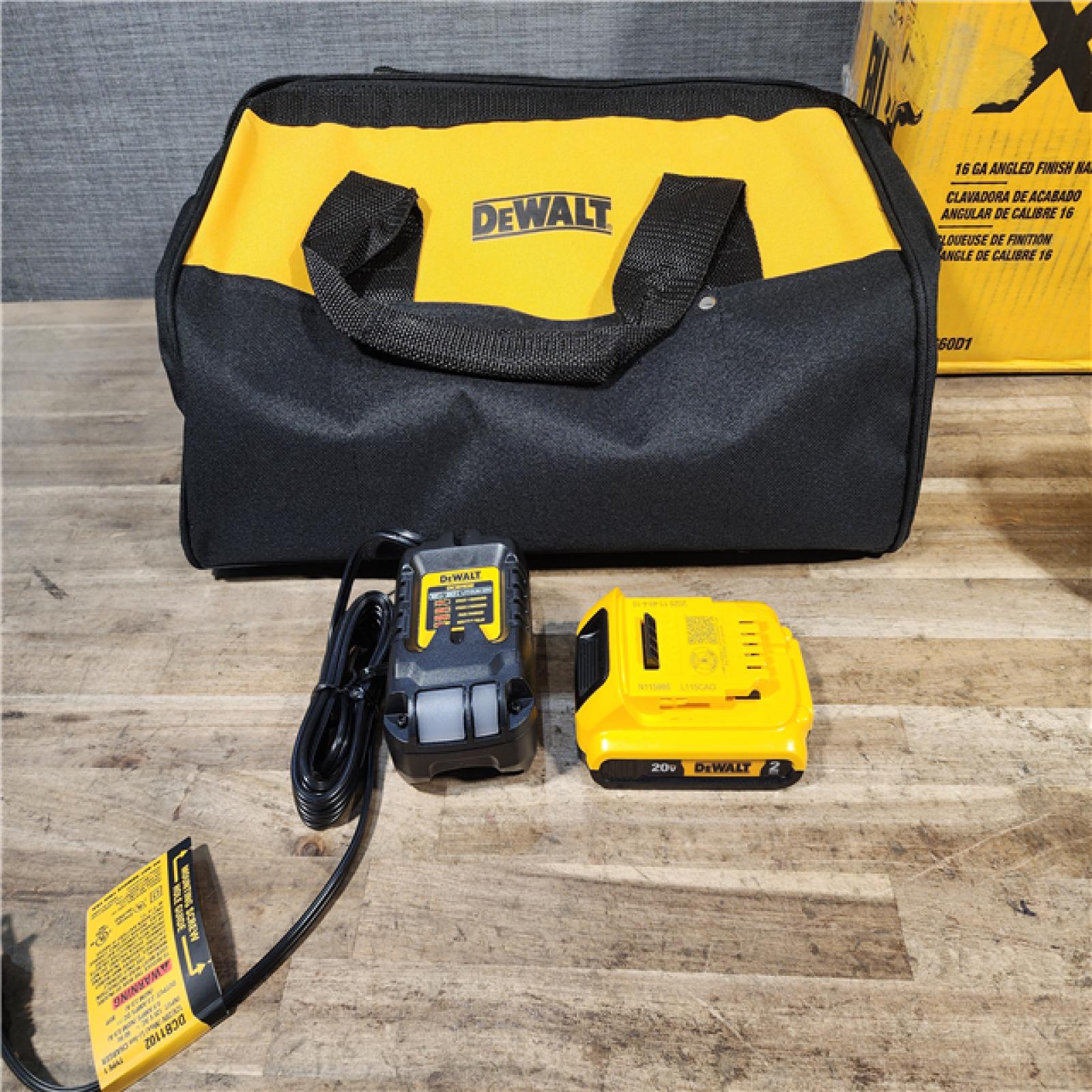 HOUSTON LOCATION - AS-IS DEWALT 20V MAX XR 16-Gauge Electric Cordless Angled Finishing Nailer Kit