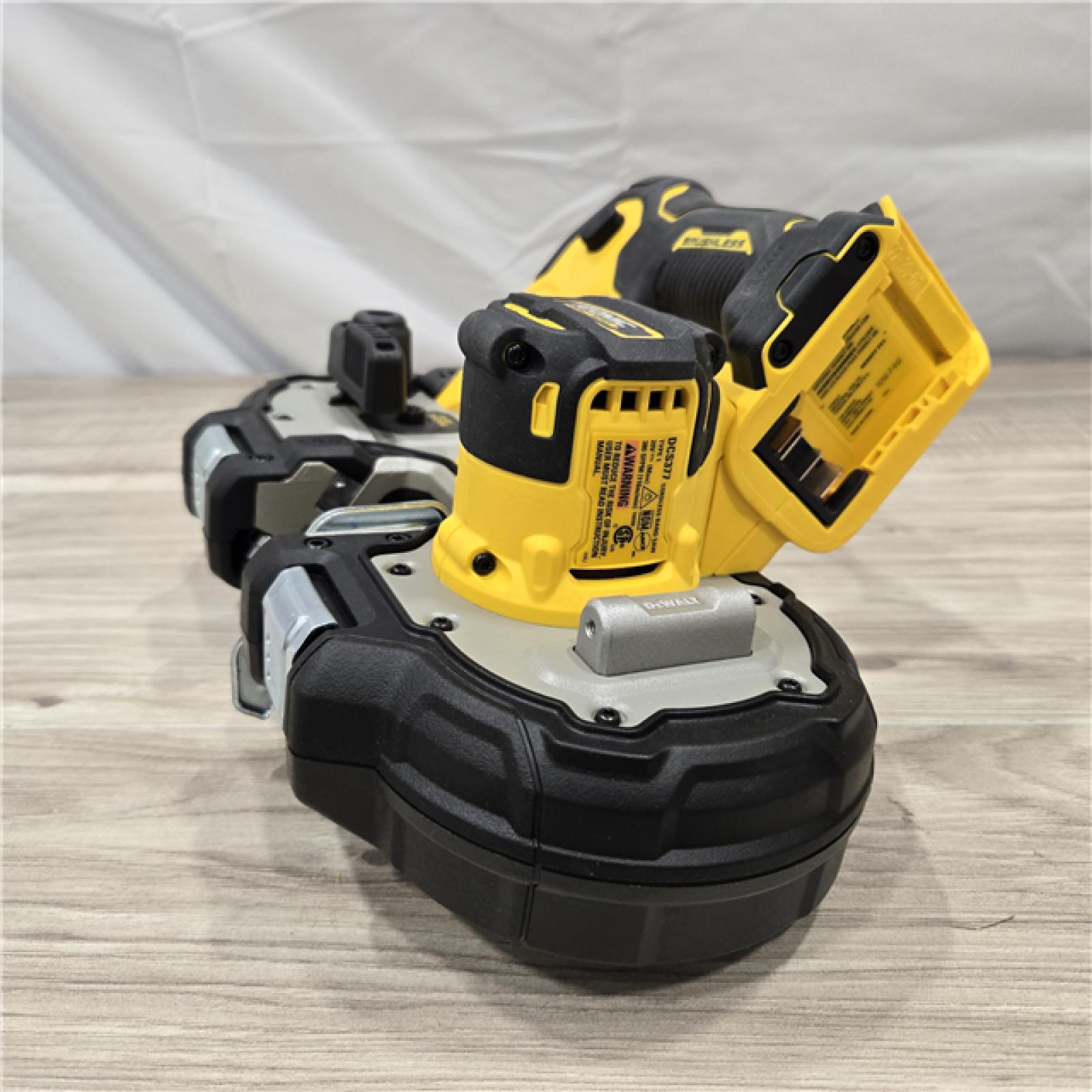 LIKE NEW! - DeWalt 20V MAX ATOMIC Cordless Compact Band Saw Kit