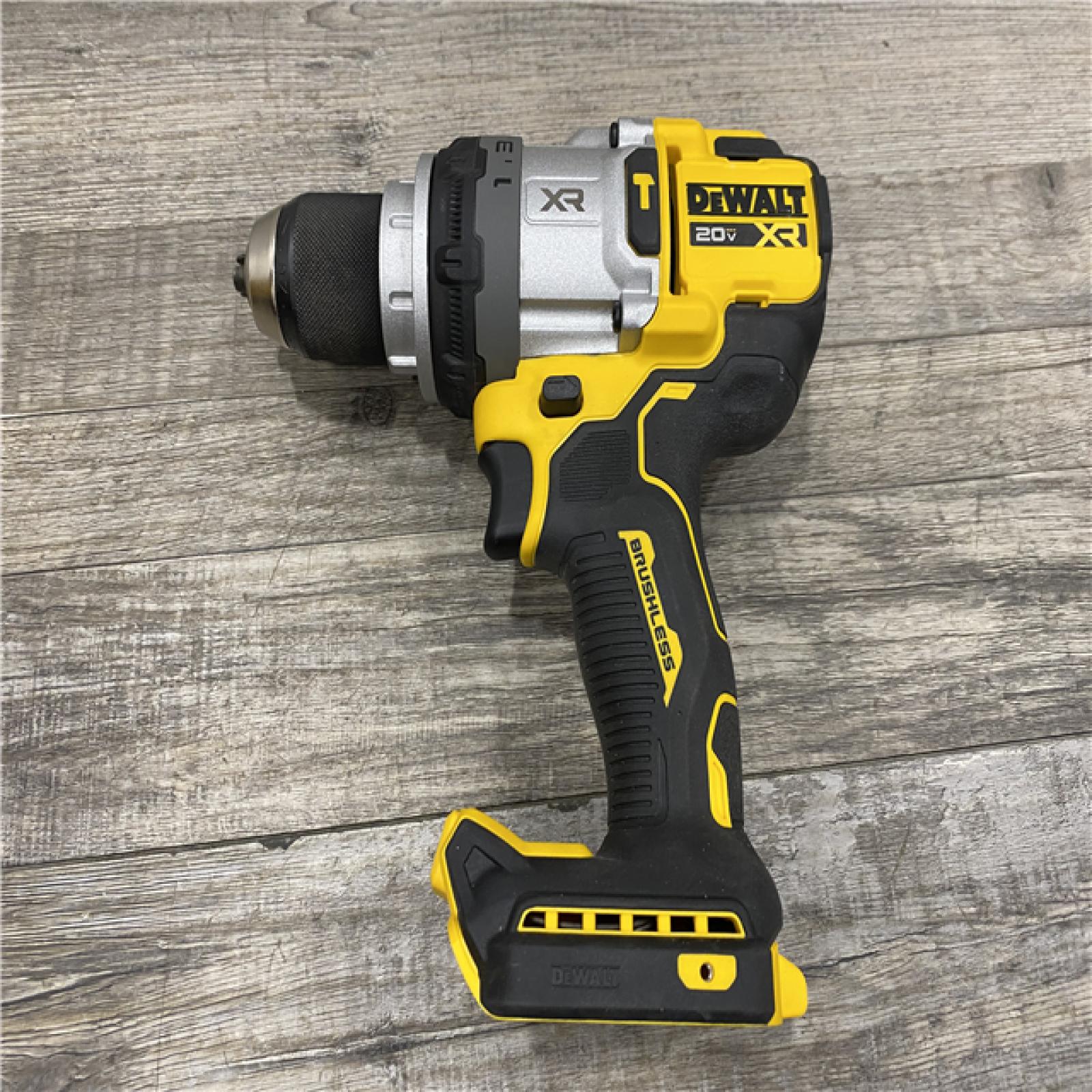 AS-IS DEWALT Atomic 20V Max Lithium-Ion Brushless Cordless Compact 1/4 in. Impact Driver Kit