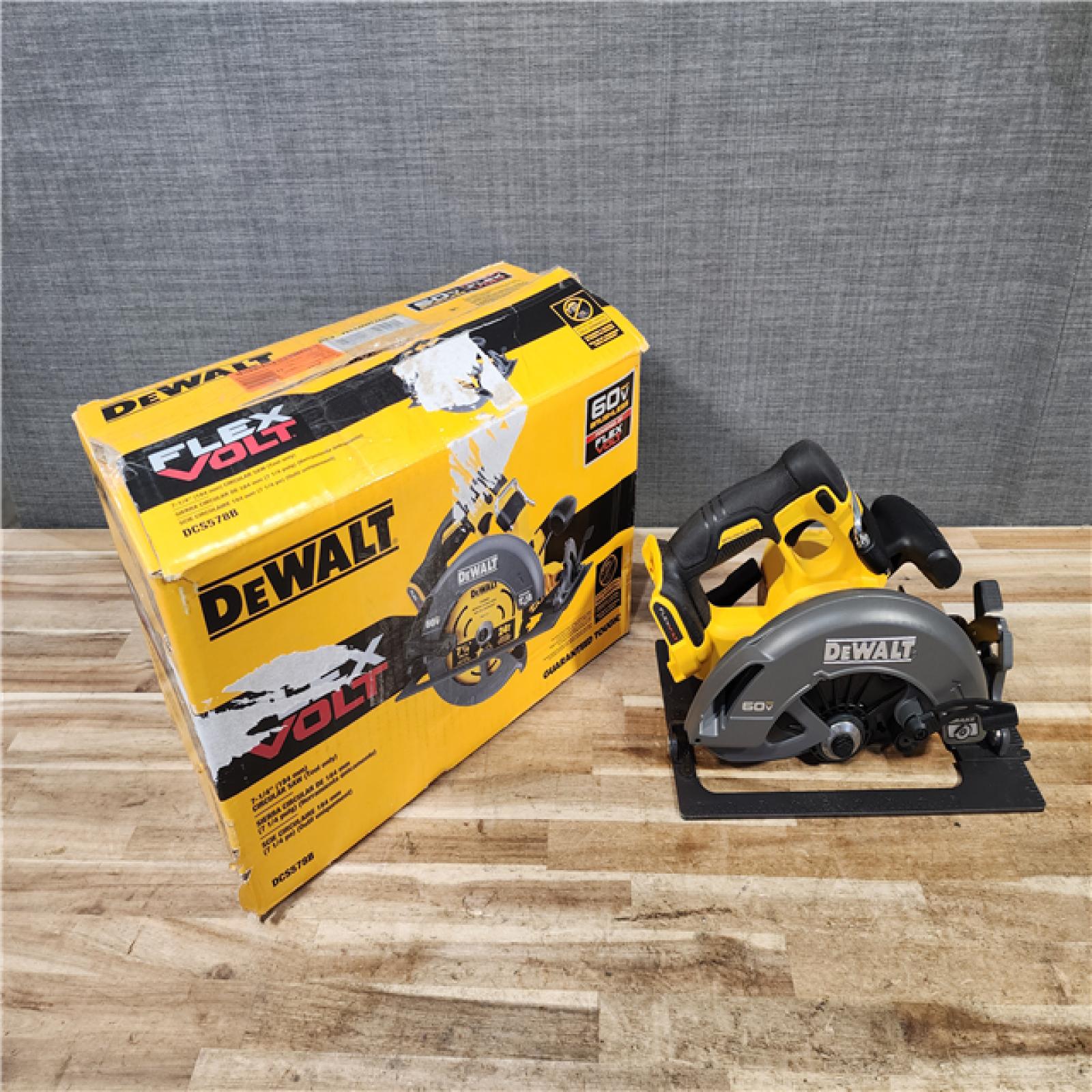 HOUSTON LOCATION - AS-IS (APPEARS LIKE NEW) DEWALT FLEXVOLT 60V MAX Cordless Brushless 7-1/4 in. Circular Saw with Brake (Tool Only)