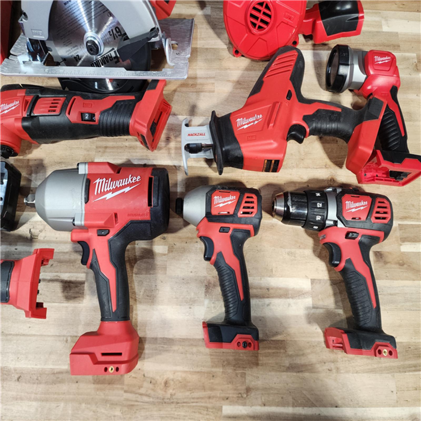 HOUSTON LOCATION - AS-IS MILWAUKEE 9 TOOL COMBO KIT W/ (2) BATTERY & CHARGER