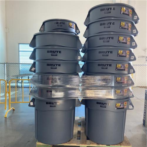 DALLAS LOCATION - Rubbermaid Commercial Products BRUTE 44 Gal. Grey Vented Plastic Outdoor Trash Can - 26 UNITS