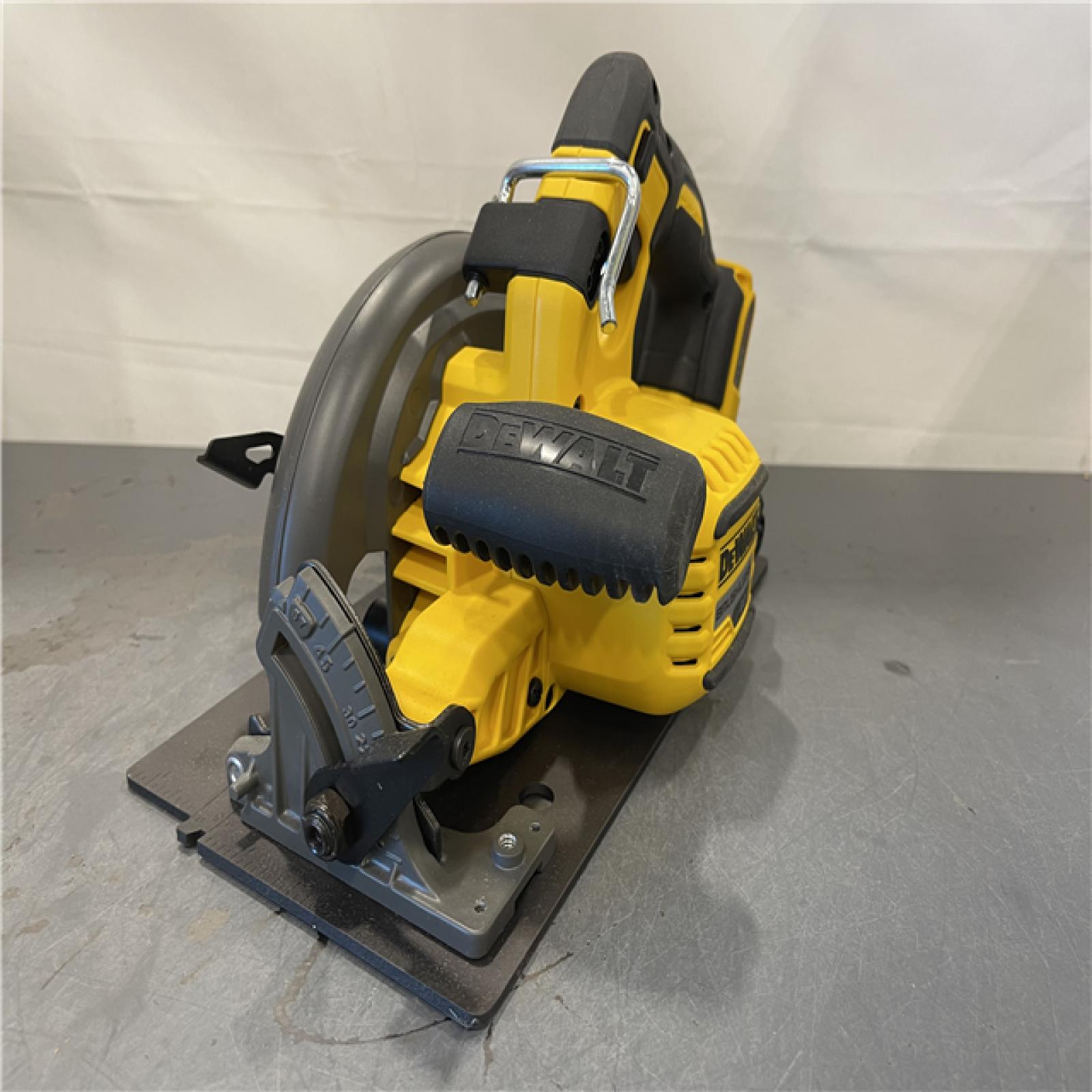 AS-IS - DeWALT FLEXVOLT 60V MAX Cordless Brushless 7-1/4 in. Circular Saw with Brake