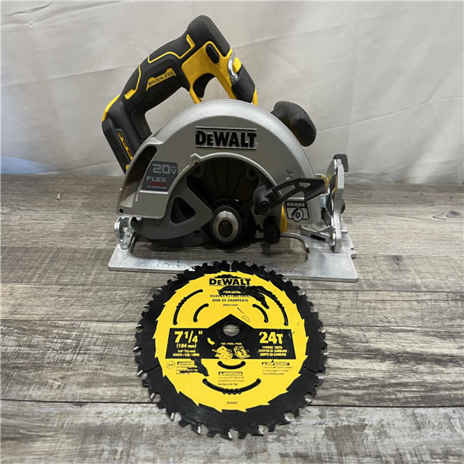 AS-IS DEWALT 20V MAX Cordless Brushless 7-1/4 in. Sidewinder Style Circular Saw with FLEXVOLT ADVANTAGE (Tool Only)