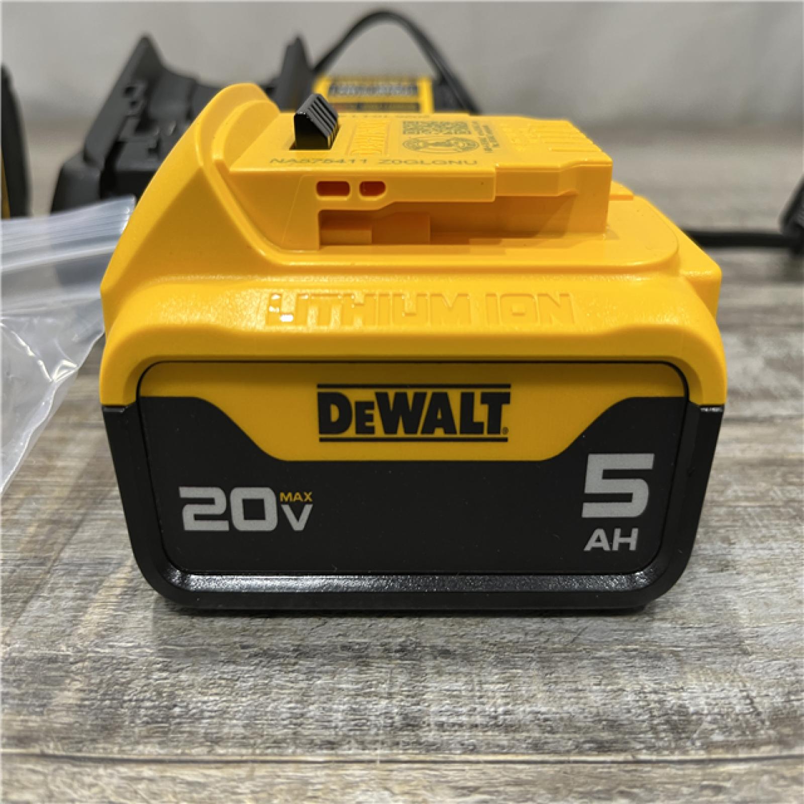 AS-IS DEWALT ATOMIC 20V MAX Lithium-Ion Cordless 1/4 in. Brushless Impact Driver Kit