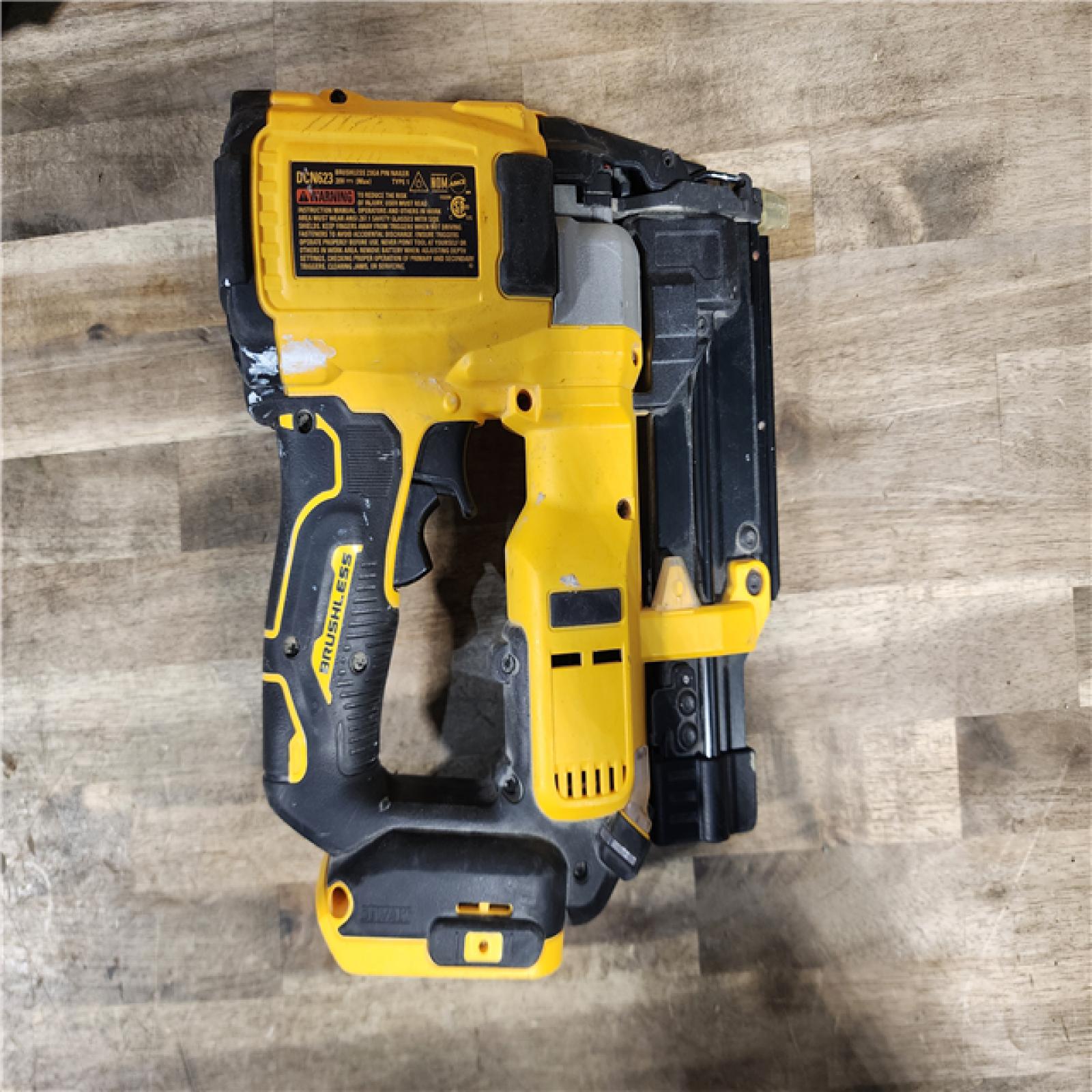 HOUSTON LOCATION - AS-IS DEWALT ATOMIC 20V MAX Lithium Ion Cordless 23 Gauge Pin Nailer Kit with 2.0Ah Battery and Charger