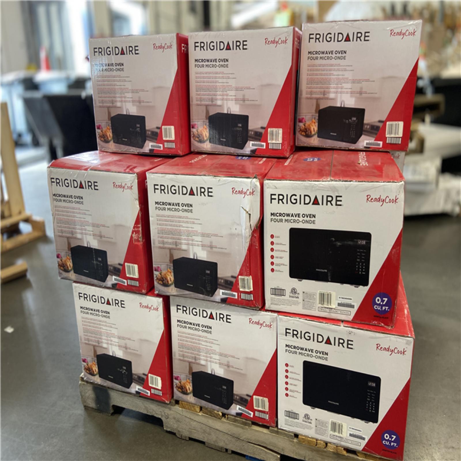 DALLAS LOCATION - Frigidaire 0.7 cu. ft. Countertop Microwave in Black PALLET -(15 UNITS)