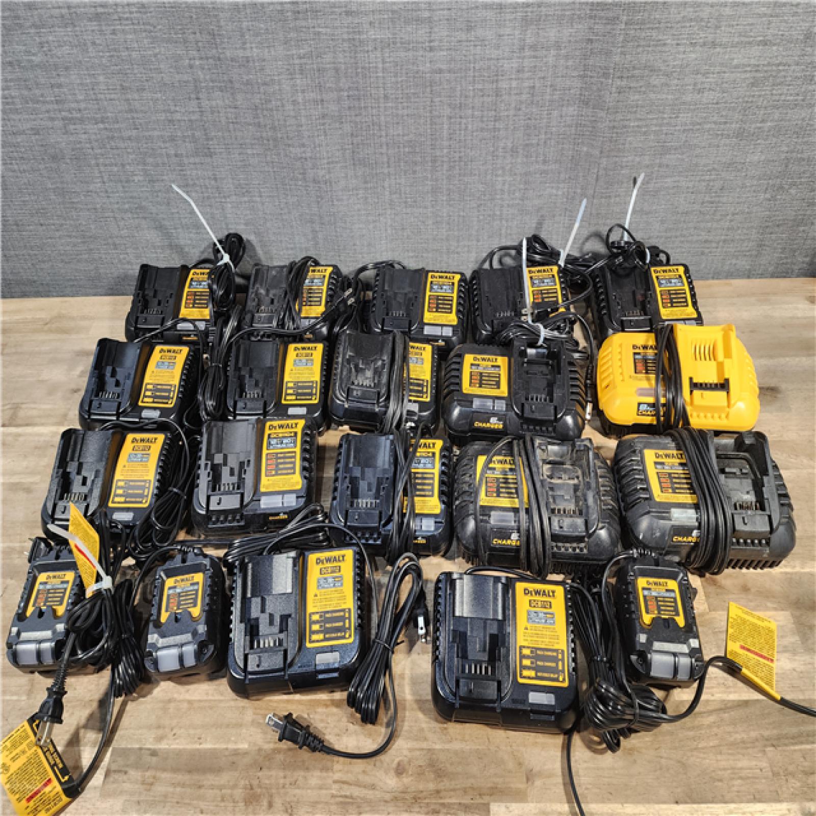 HOUSTON LOCATION - AS-IS DEWALT BATTERY CHARGER PACK QTY - 20